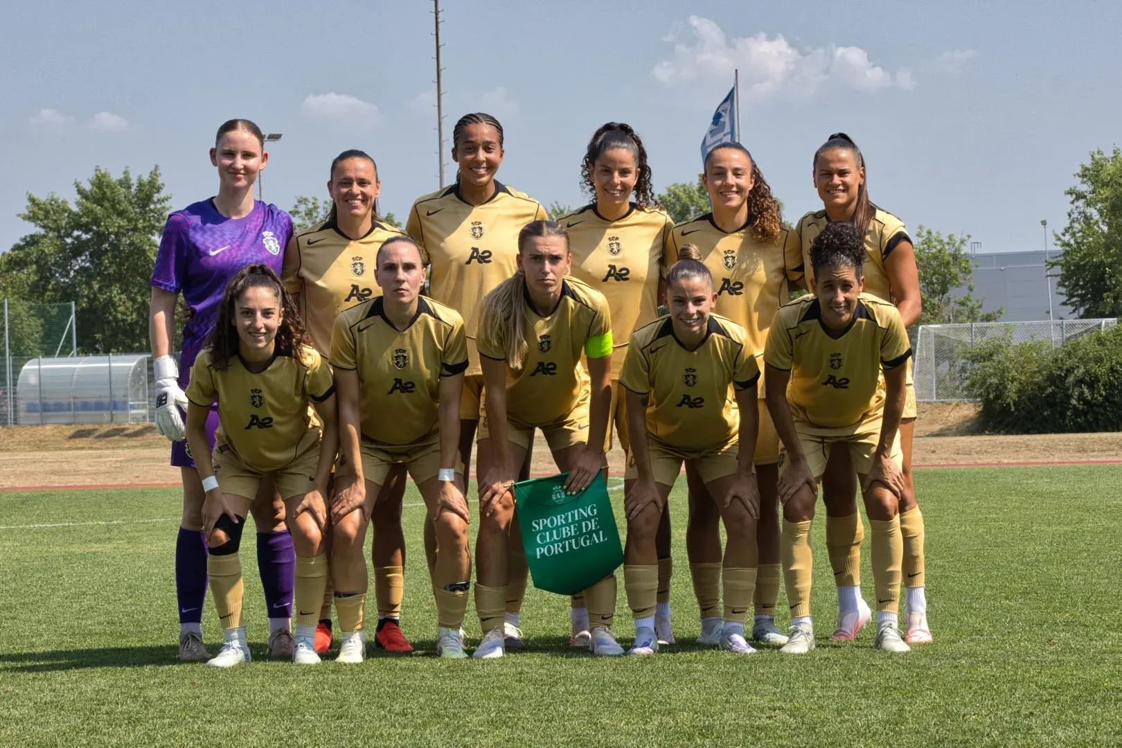 Leoas goleiam o SeaSters Odesa por 5-0 