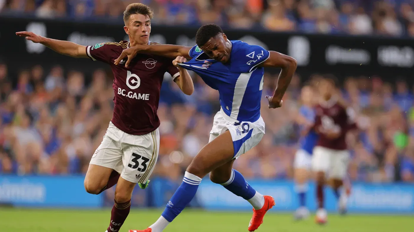 Ipswich Town afasta Leicester
