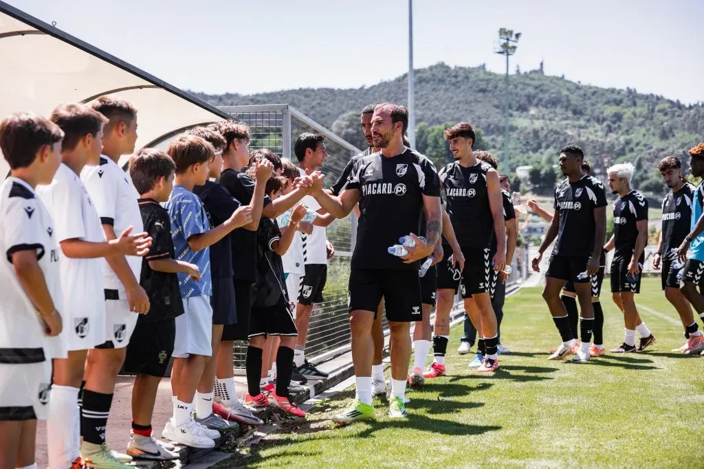 Vitória abre portas aos adeptos este sábado