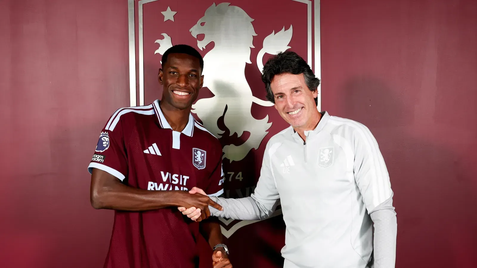 Oficial: Avançado senegalês reforça o Aston Villa