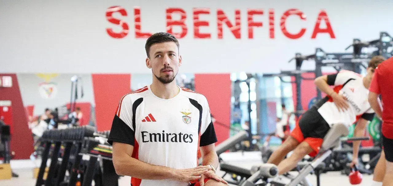 Horas depois da apresentação no Benfica Lenglet já foi à relva