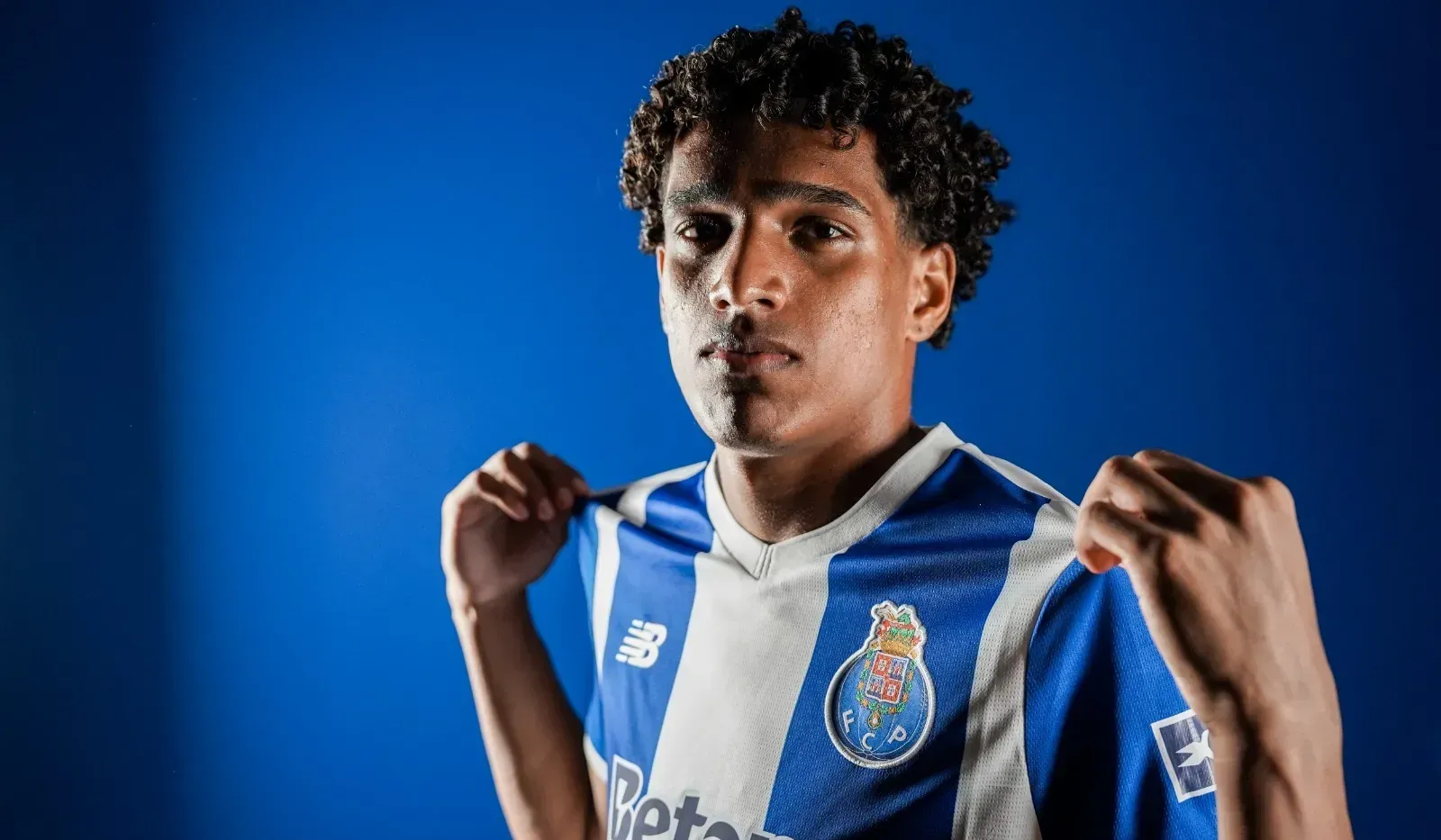 Souza promete ajudar o FC Porto a ganhar