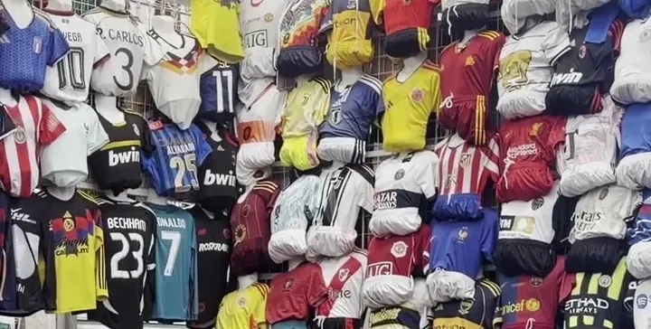 Camisolas do Mundial no mercado negro