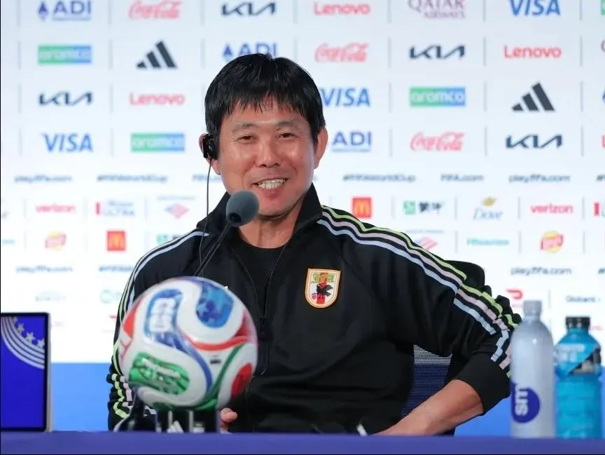 Graham Potter contente, Hajime Moriyasu insatisfeito