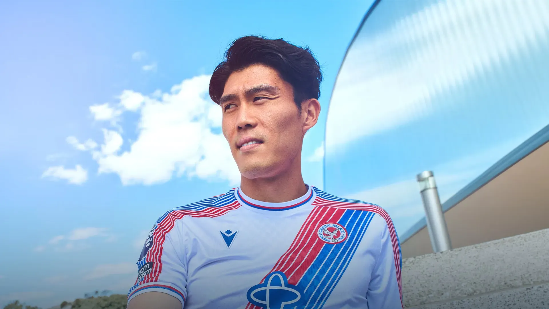 Oficial:  Tomiyasu retorna a Inglaterra