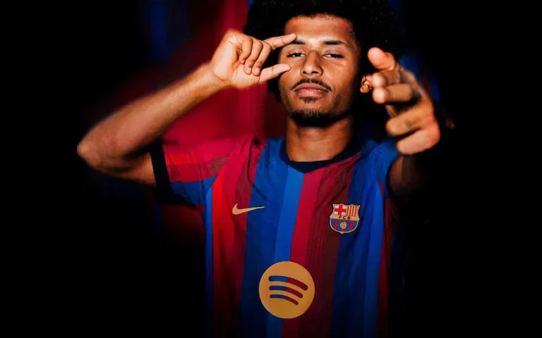 Oficial: Karim Adeyemi é reforço do Barcelona