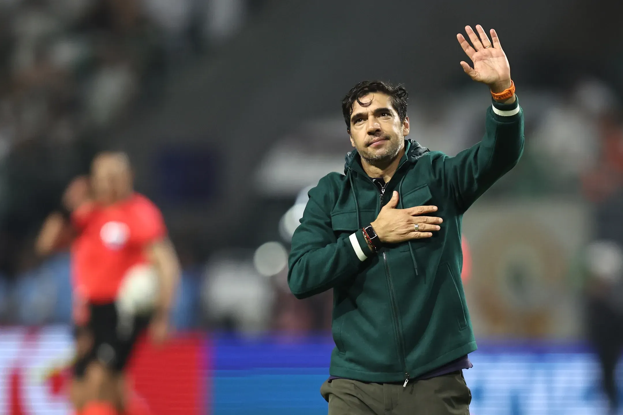 Adeptos do Palmeiras mostram apoio a Abel