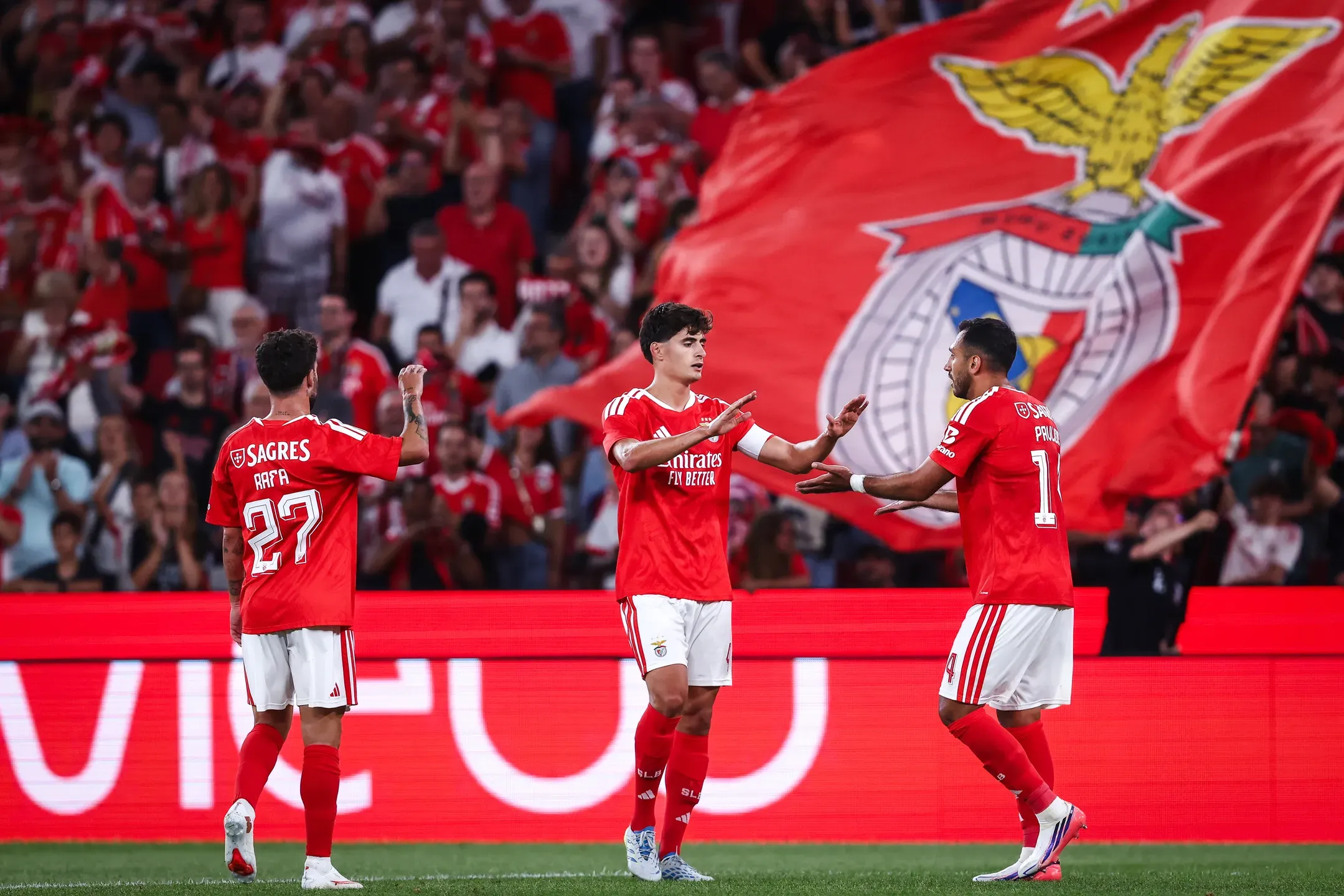 Benfica passa com distinção