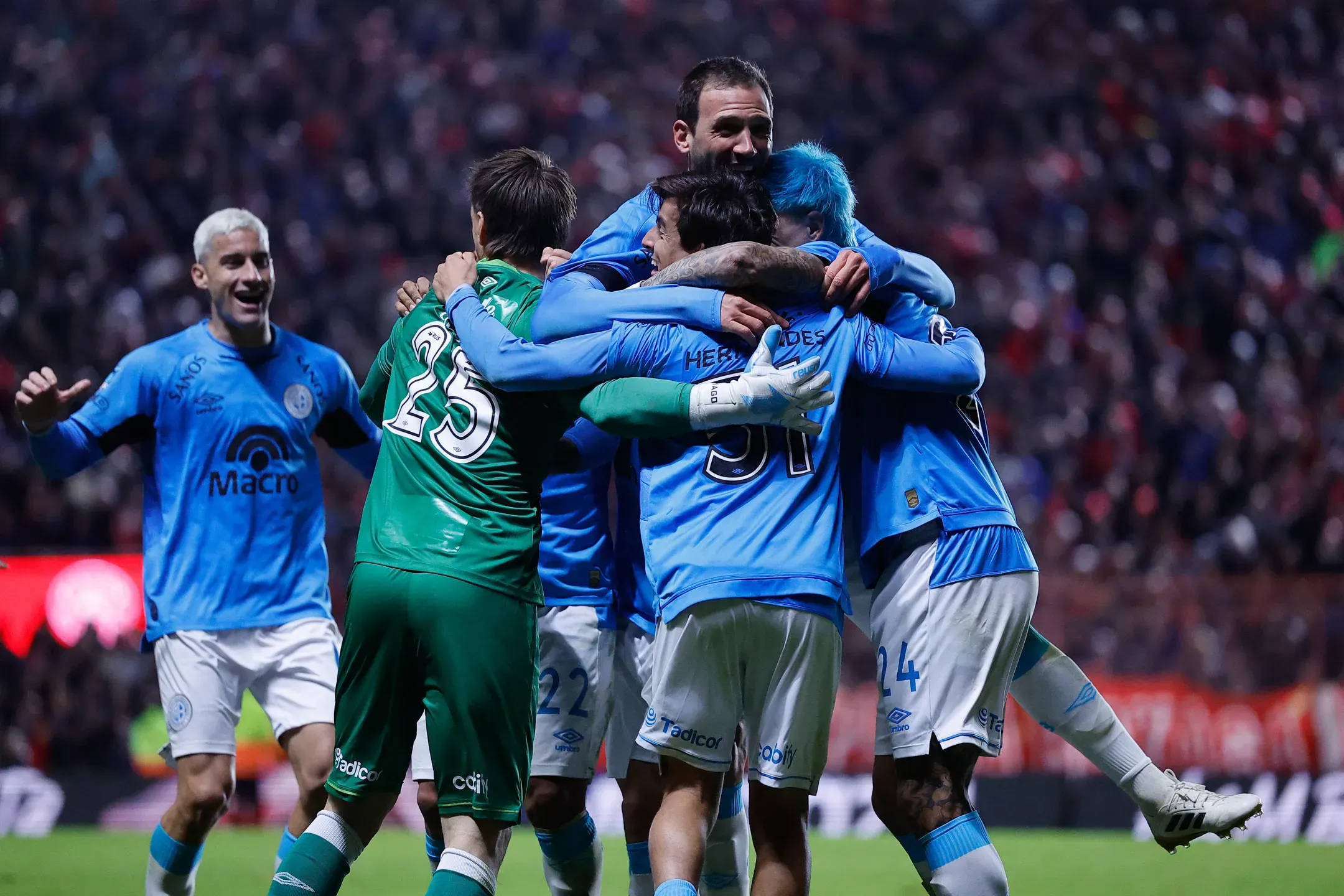 Argentinos Juniors vence Racing  