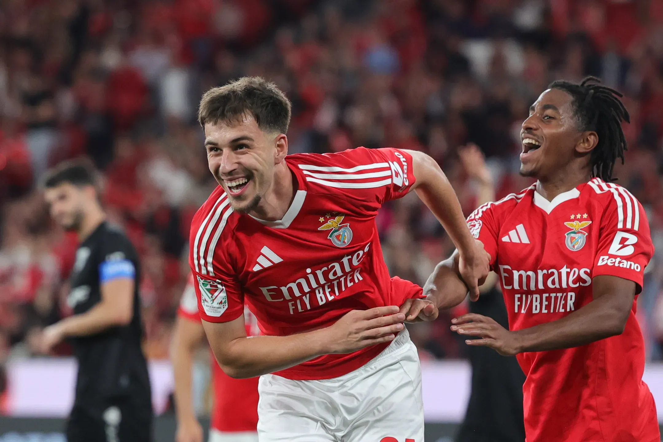 Oficial: Ex-defesa do Benfica assina pelo SC Braga