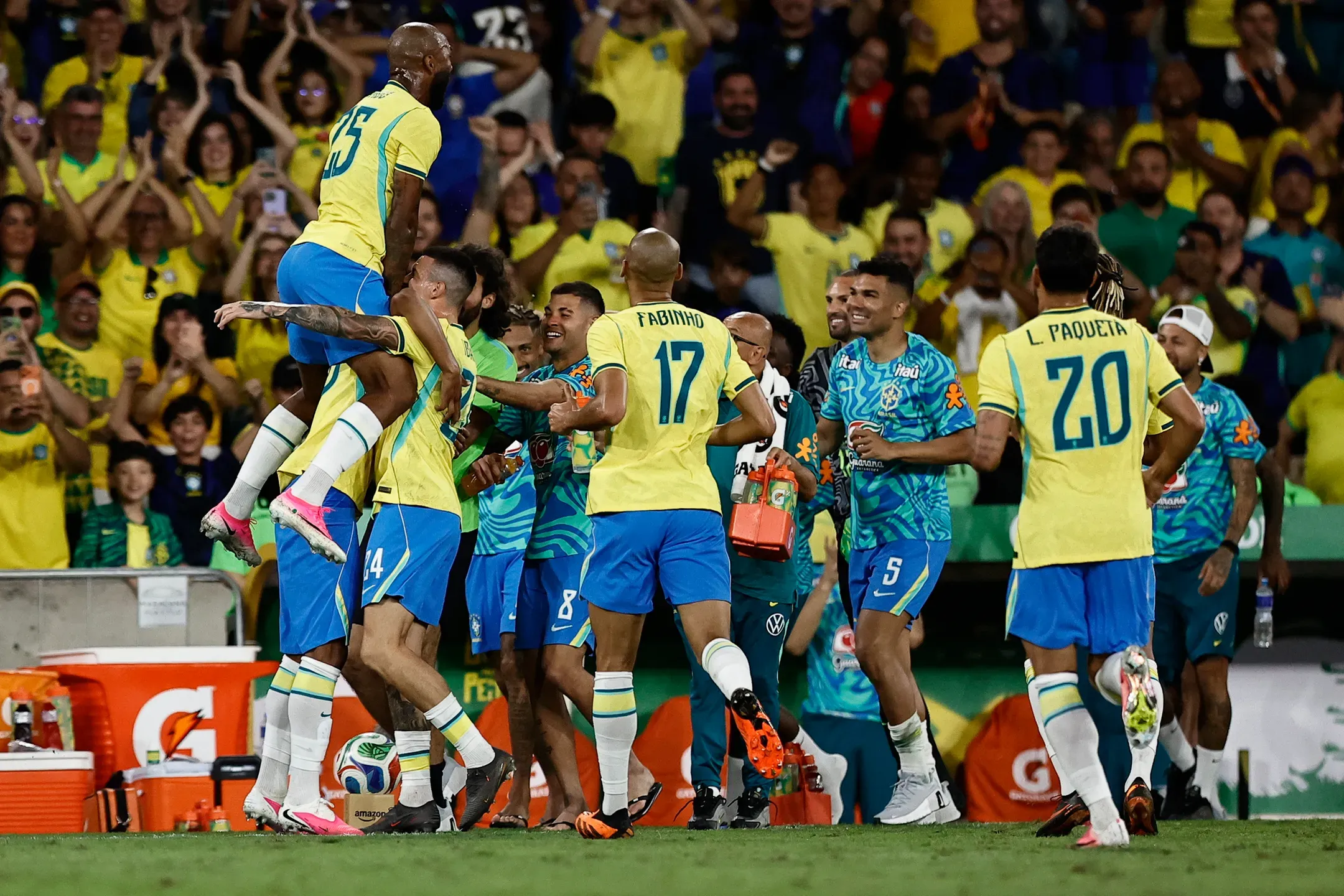 Brasileiros acreditam no 'hexa'