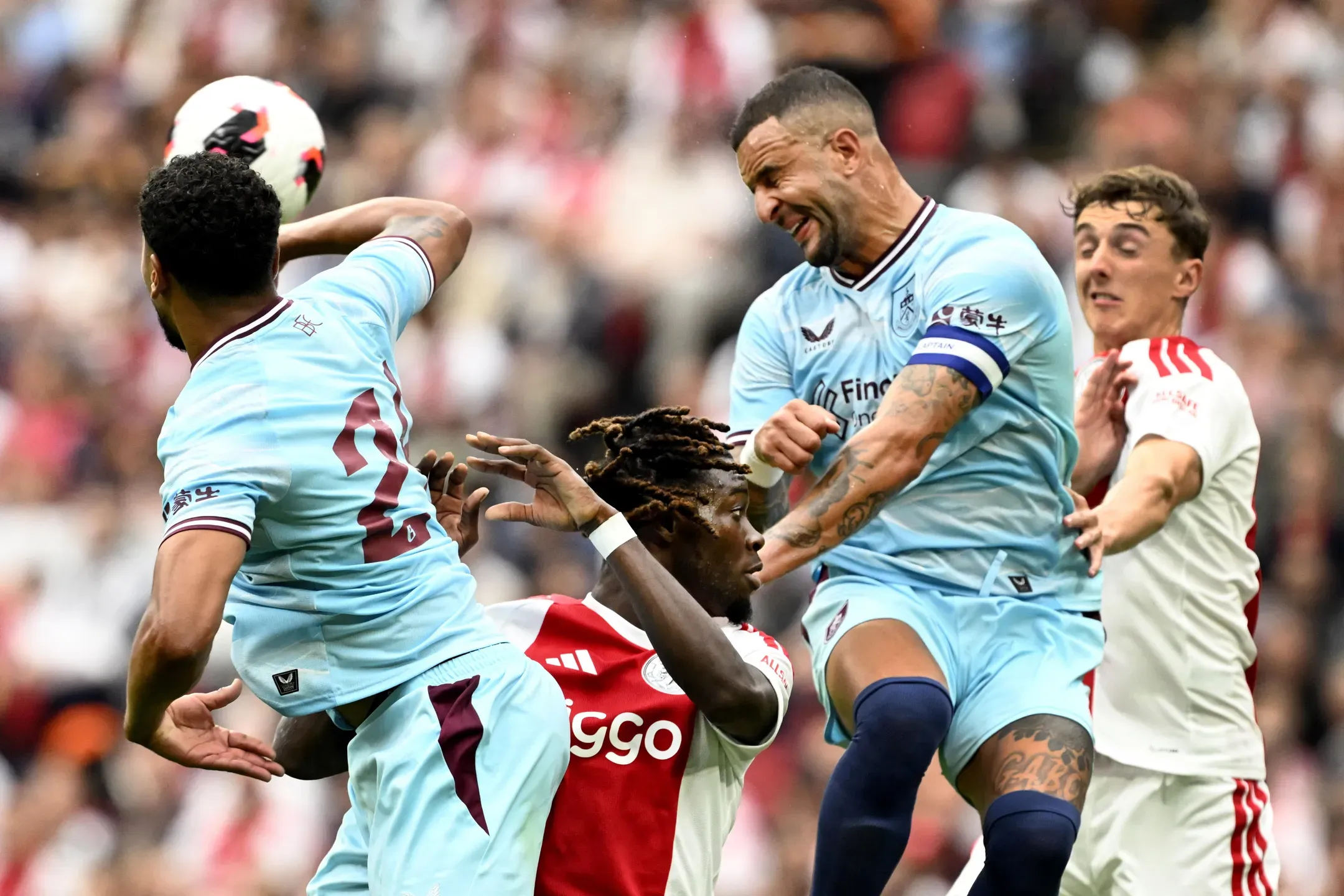 Burnley continua sem vencer  
