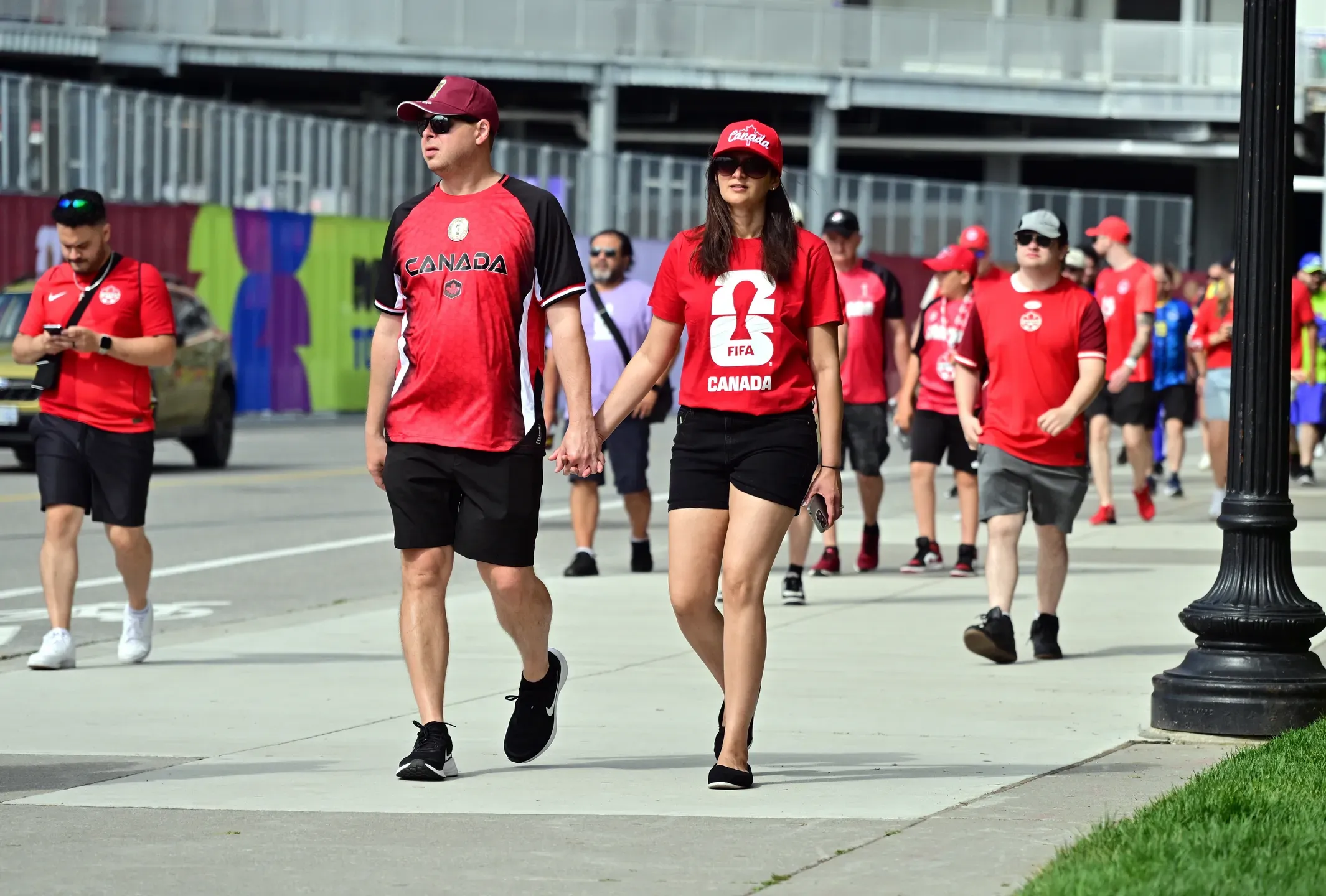 Adeptos canadianos fazem a festa com estreia à vista