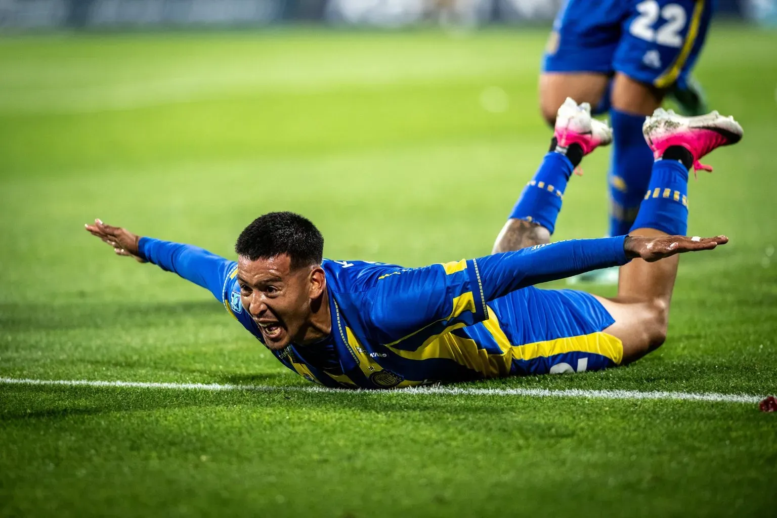 Di Maria ajuda a colocar Rosario Central na liderança