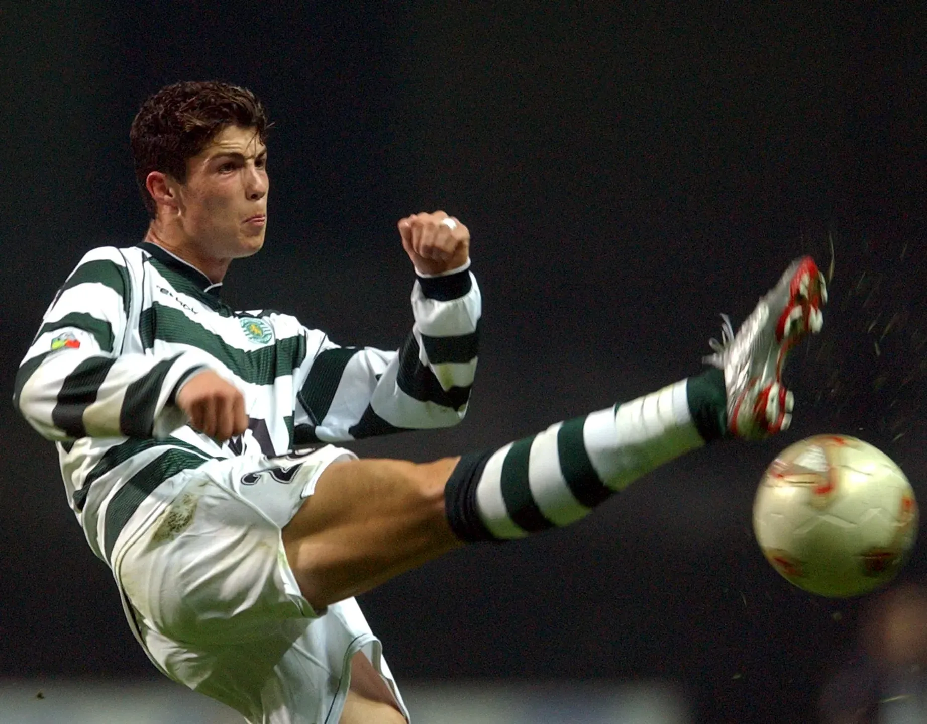 Neste dia, há 24 anos, Ronaldo marcou o primeiro golo como profissional 
