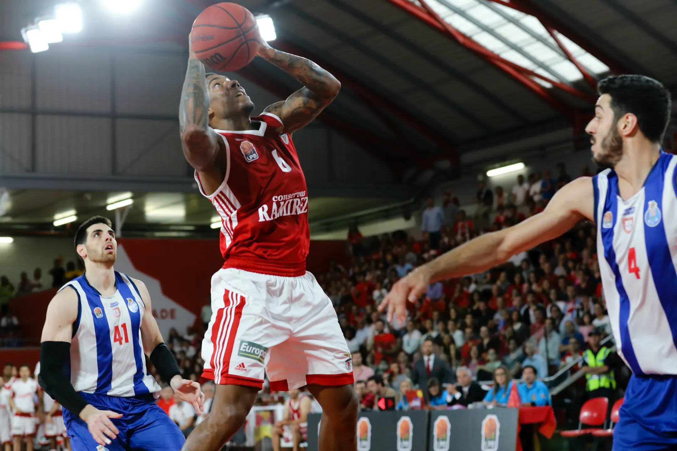 Benfica na final do 'playoff' de basquetebol