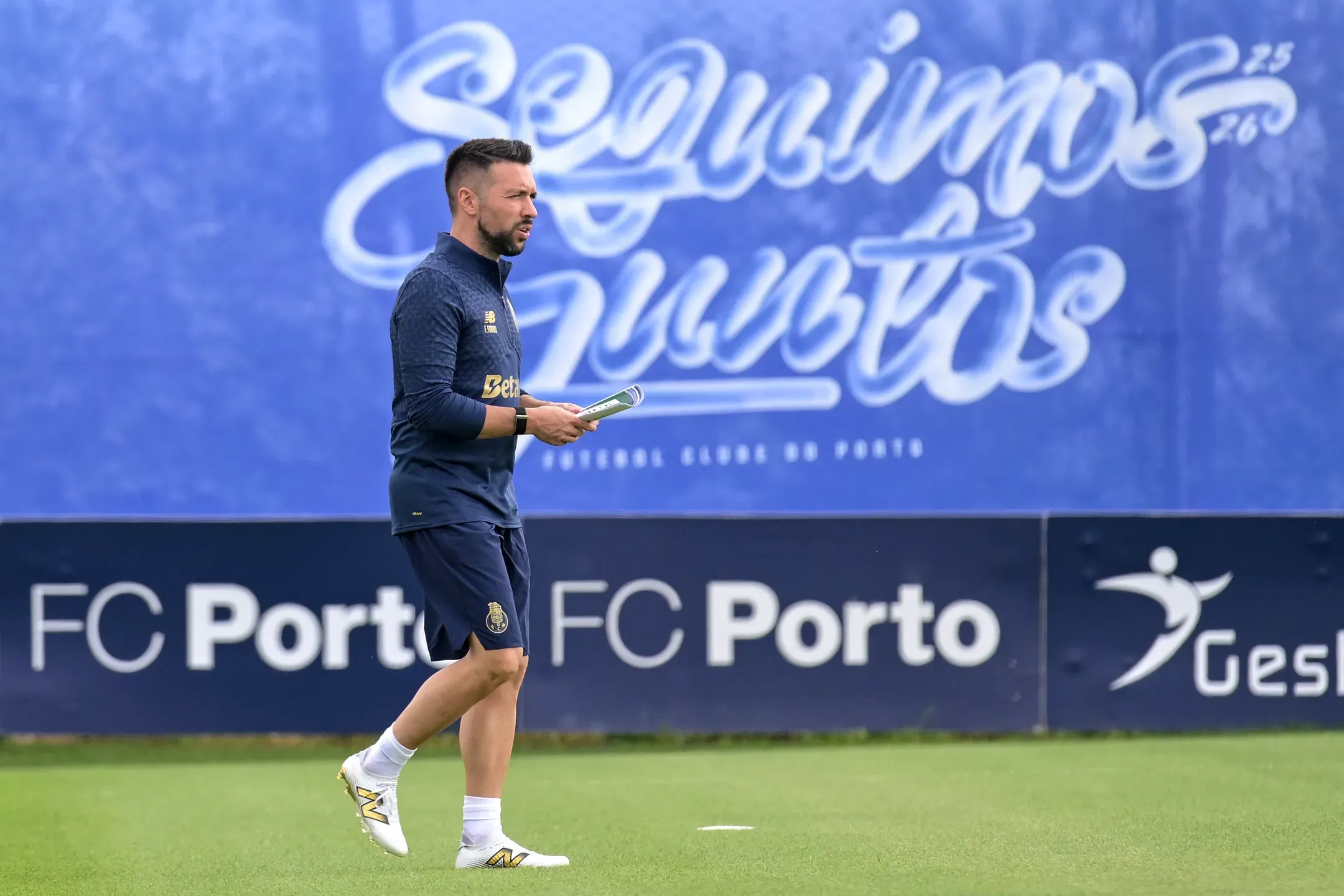 Campeão FC Porto a horas do regresso 