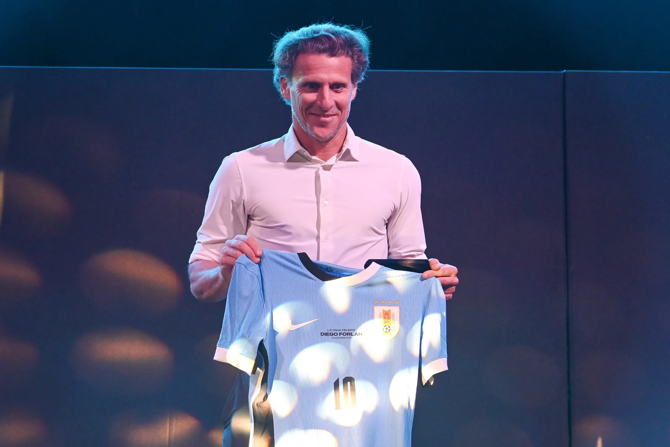 Forlán assume o comando técnico do Uruguai