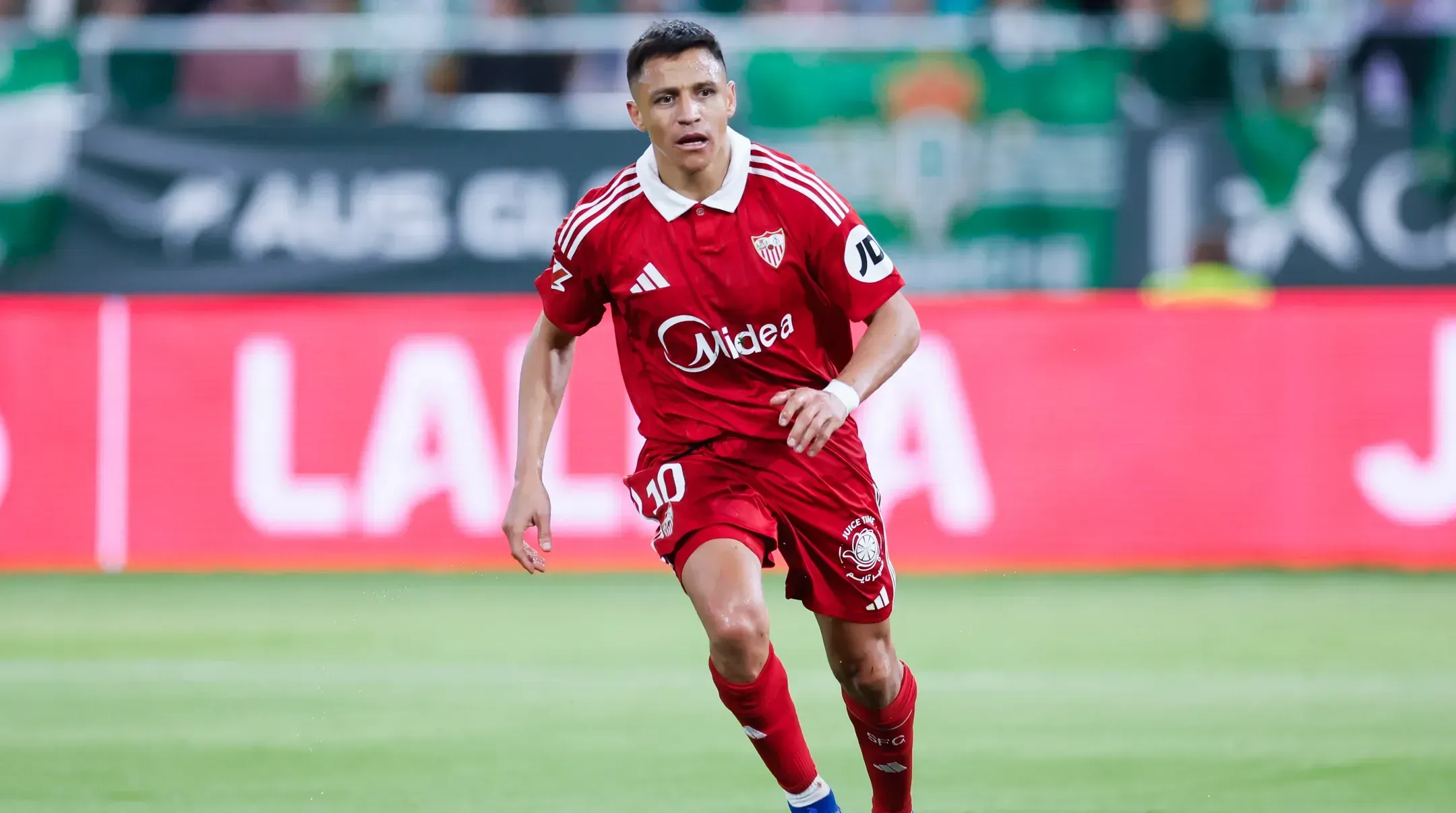 Oficial: Alexis Sánchez assina com o Montréal