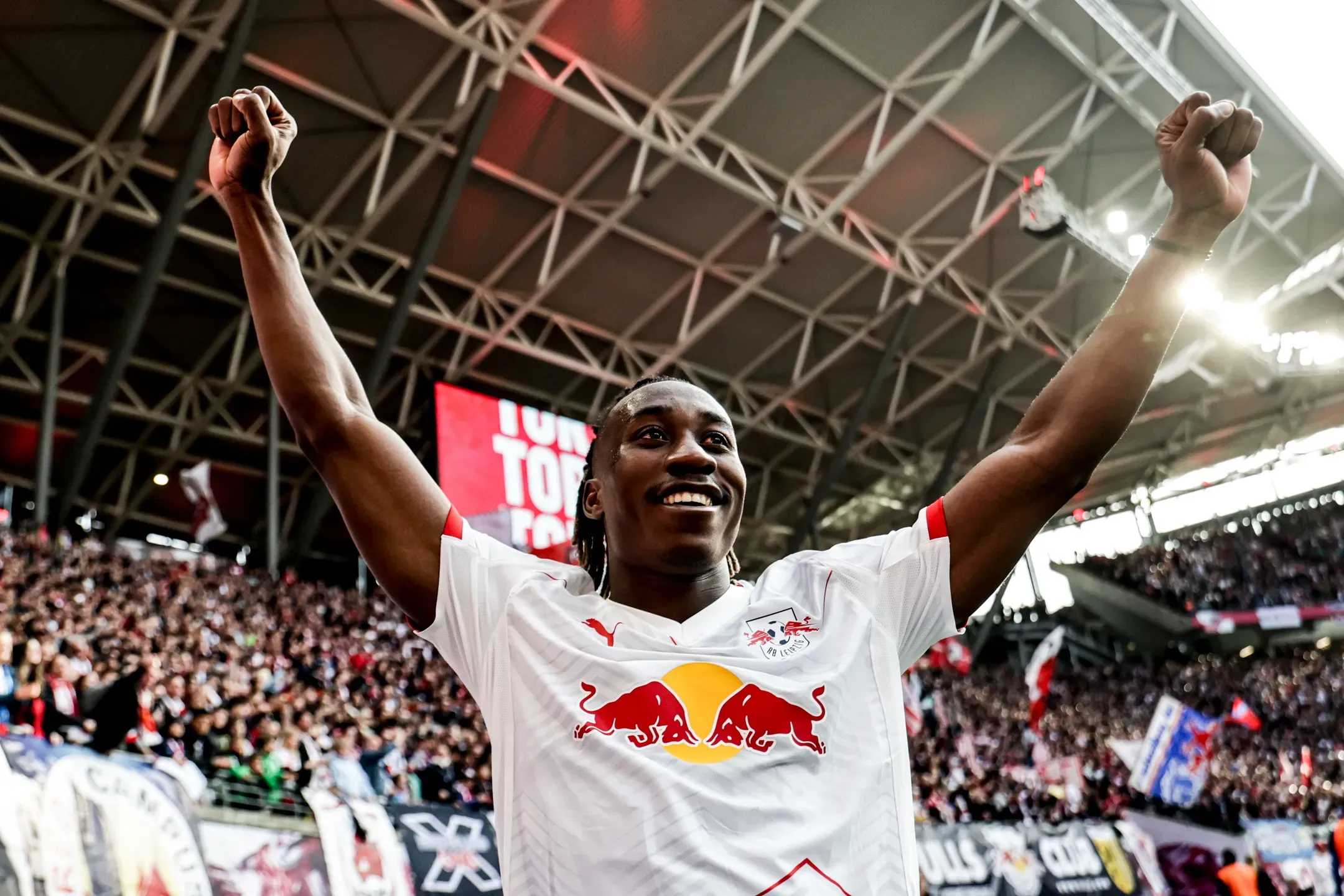 Yan Diomande vai ser reforço para Mourinho 