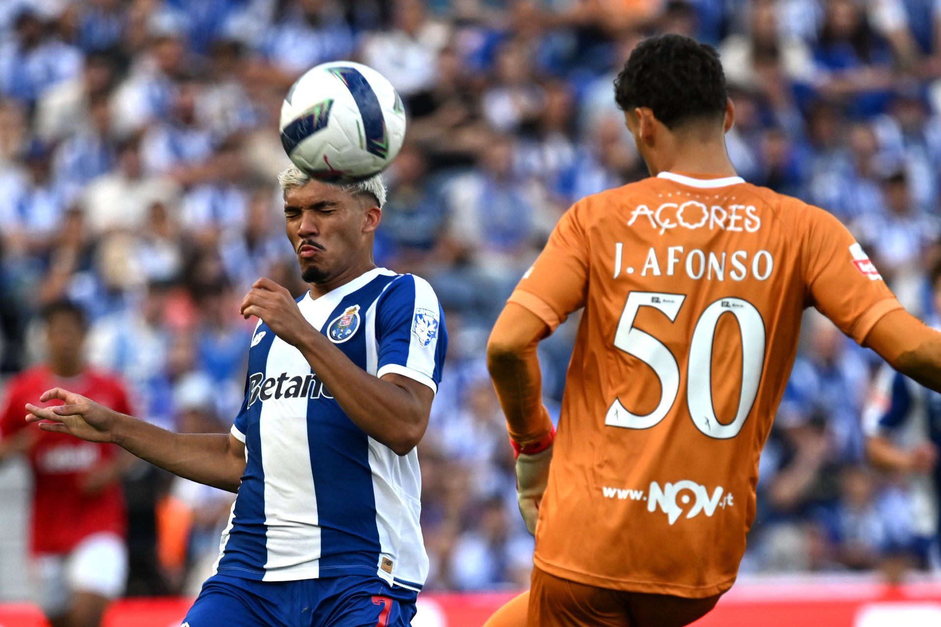 João Costa dá as boas-vindas a João Afonso