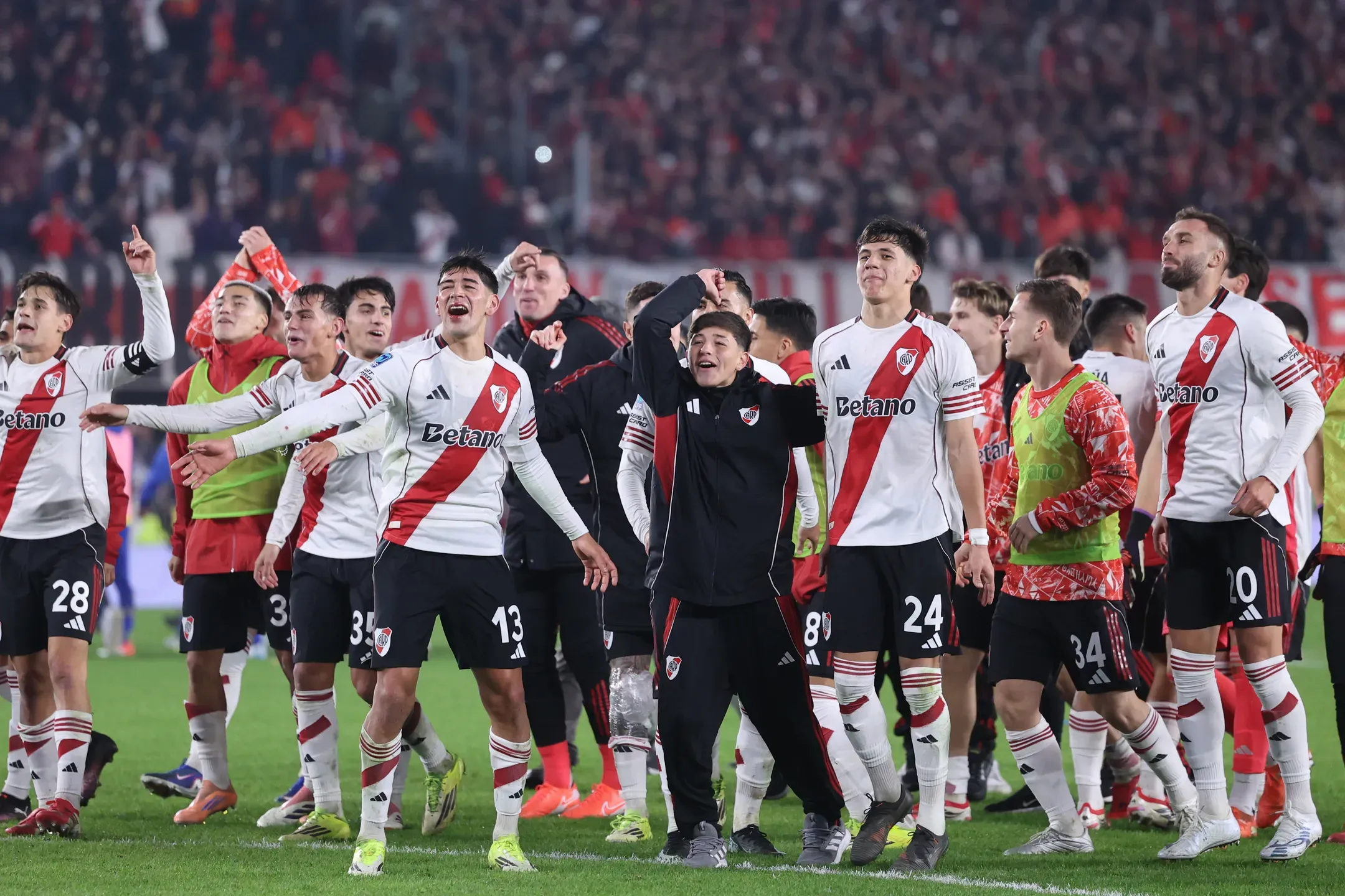 River Plate vence em Tucumán