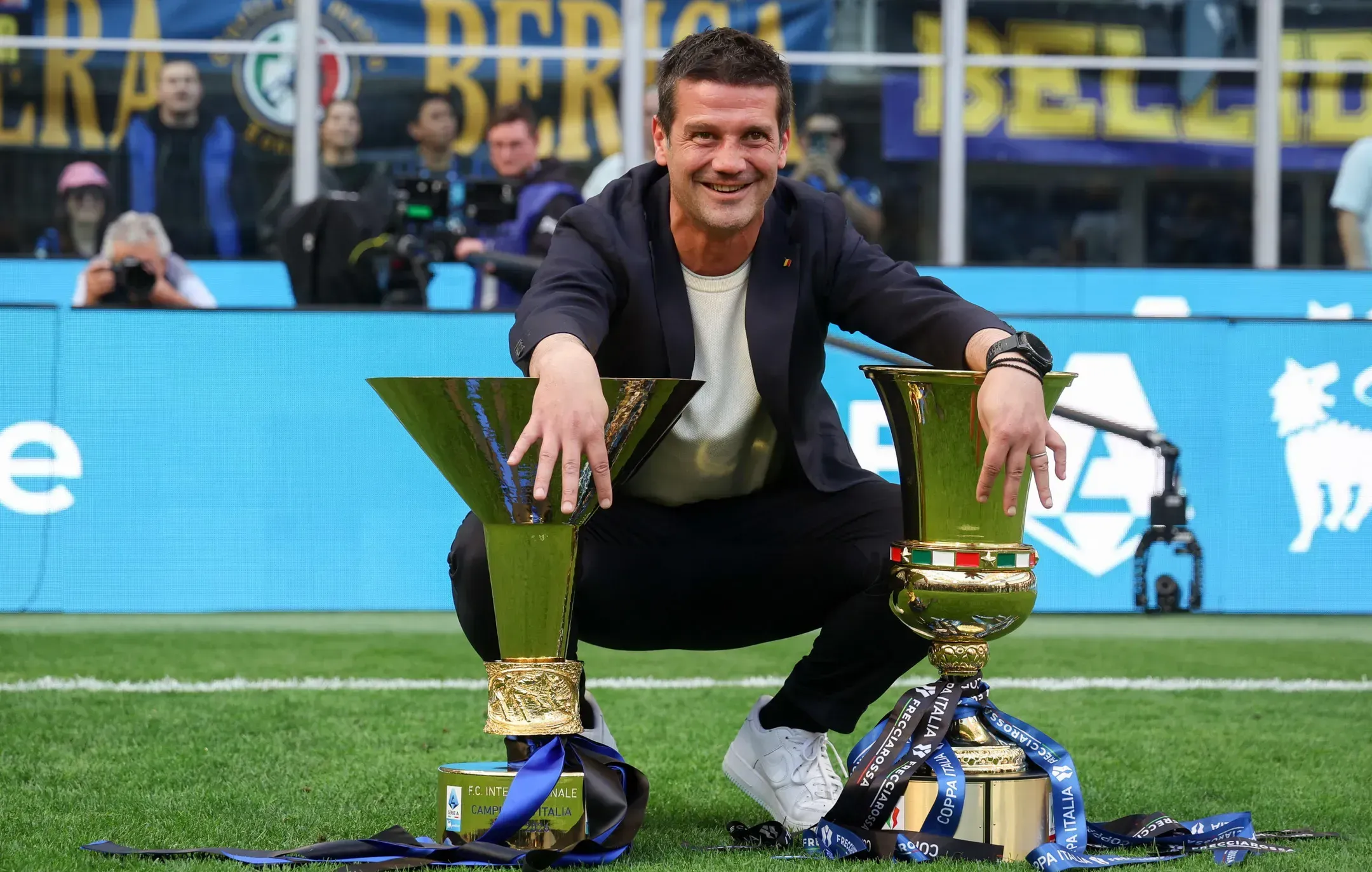 OFICIAL: Cristian Chivu renova com o Inter até 2028