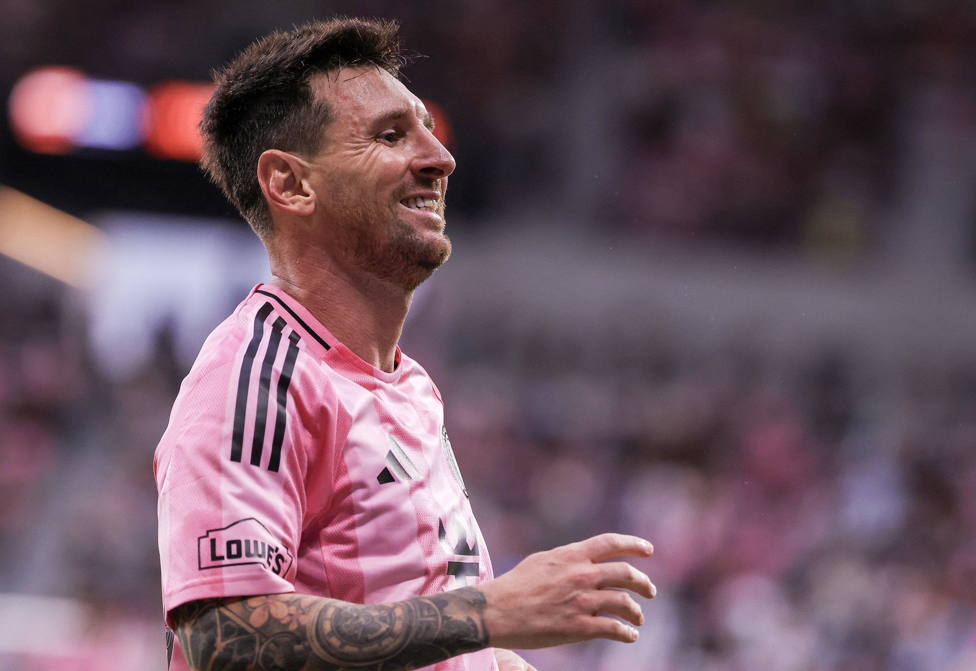 Messi sai lesionado com Mundial à vista