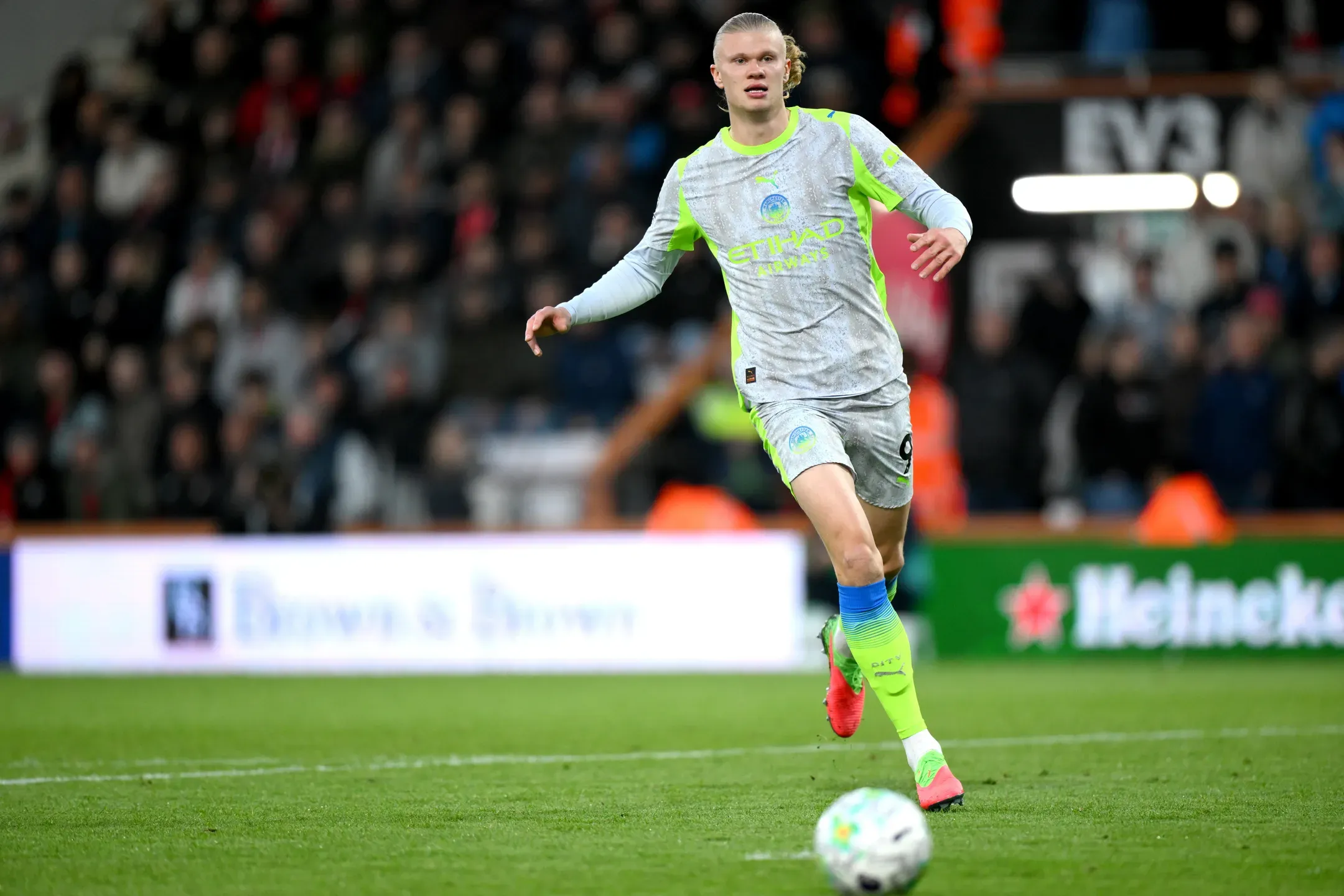 Manchester City nega saída de Haaland