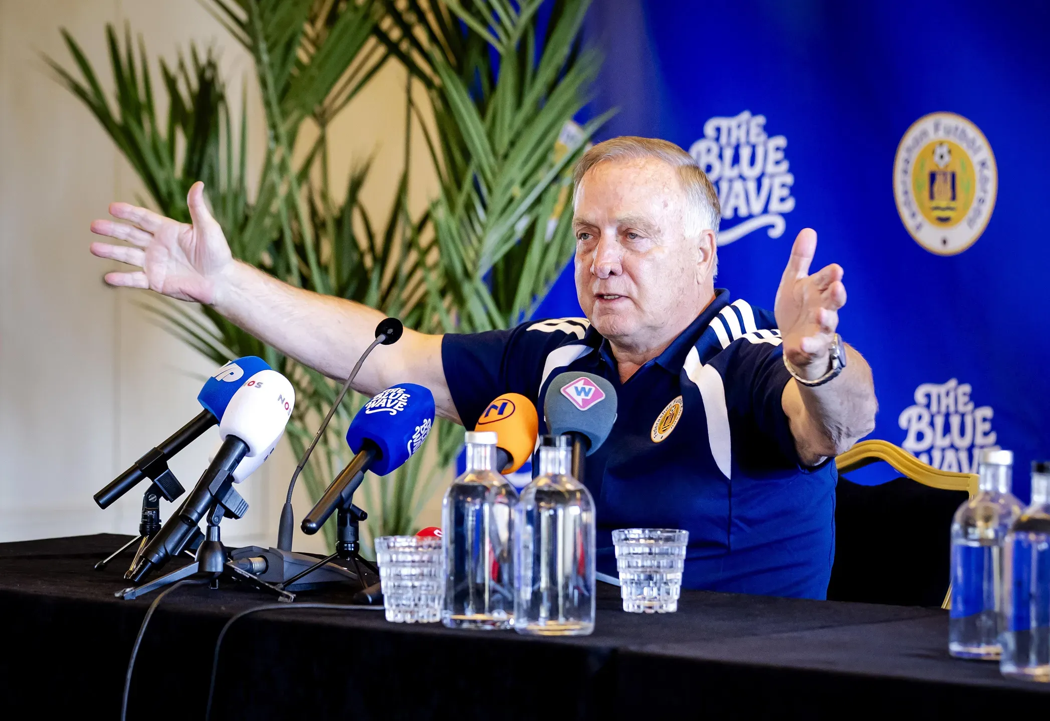 Dick Advocaat segue como selecionador de Curaçau