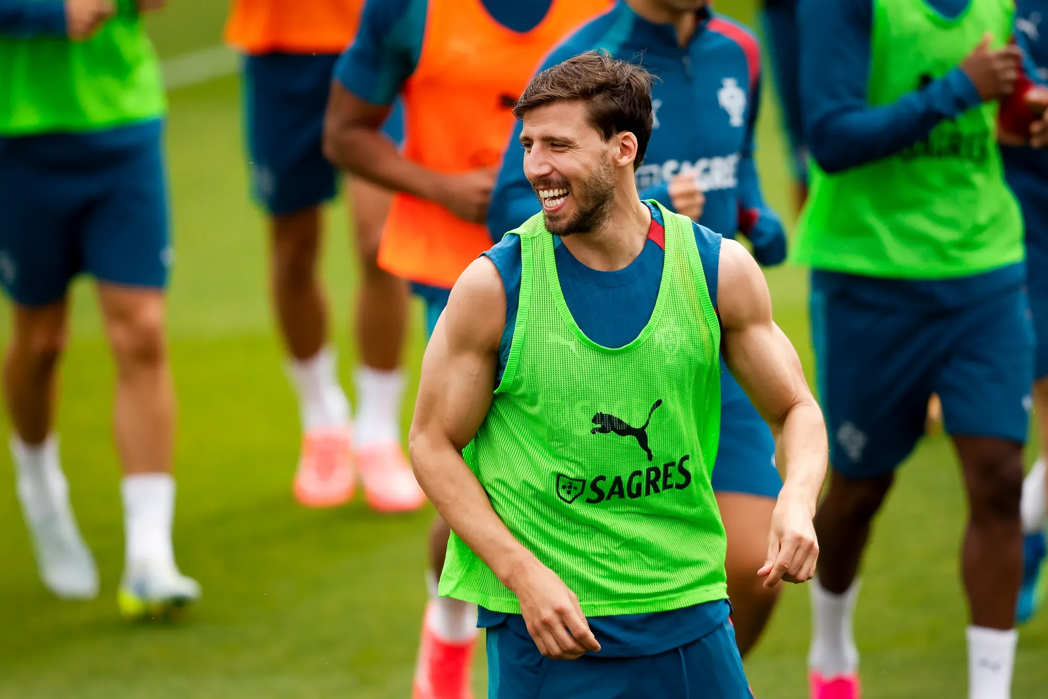 Matheus Nunes torce por Rúben Dias
