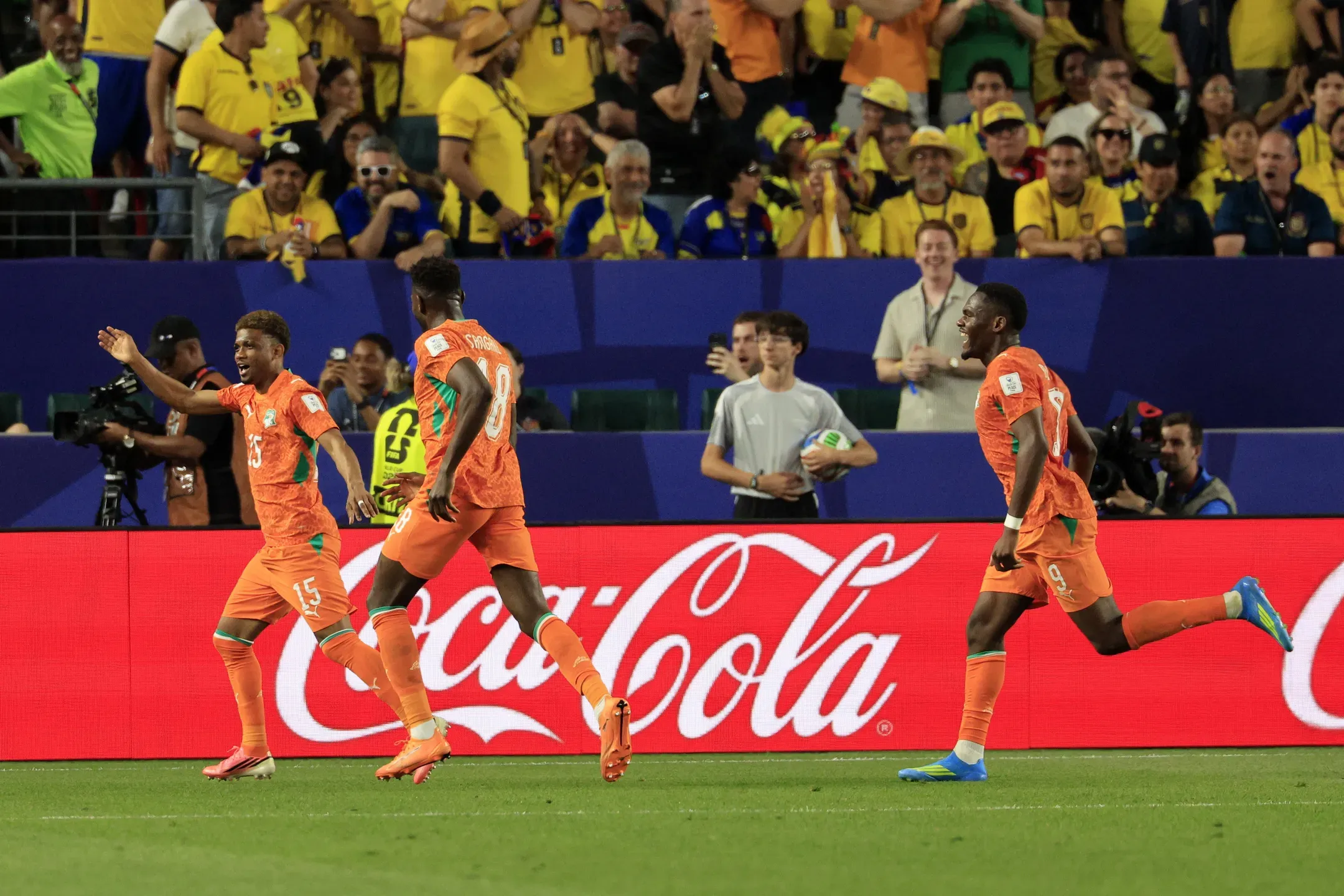 Costa do Marfim vence Equador na estreia