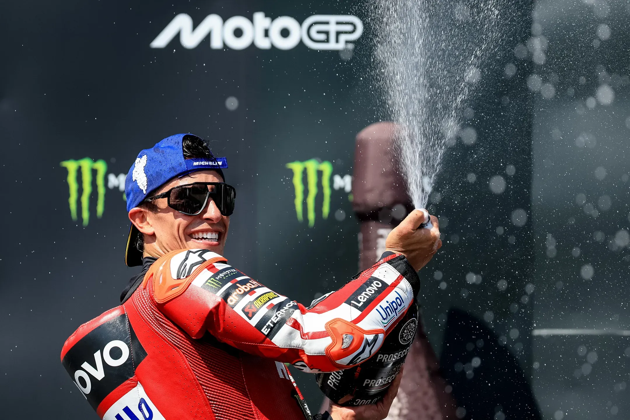 Marc Márquez volta a reinar em Sachsenring e aproxima-se da liderança do Mundial
