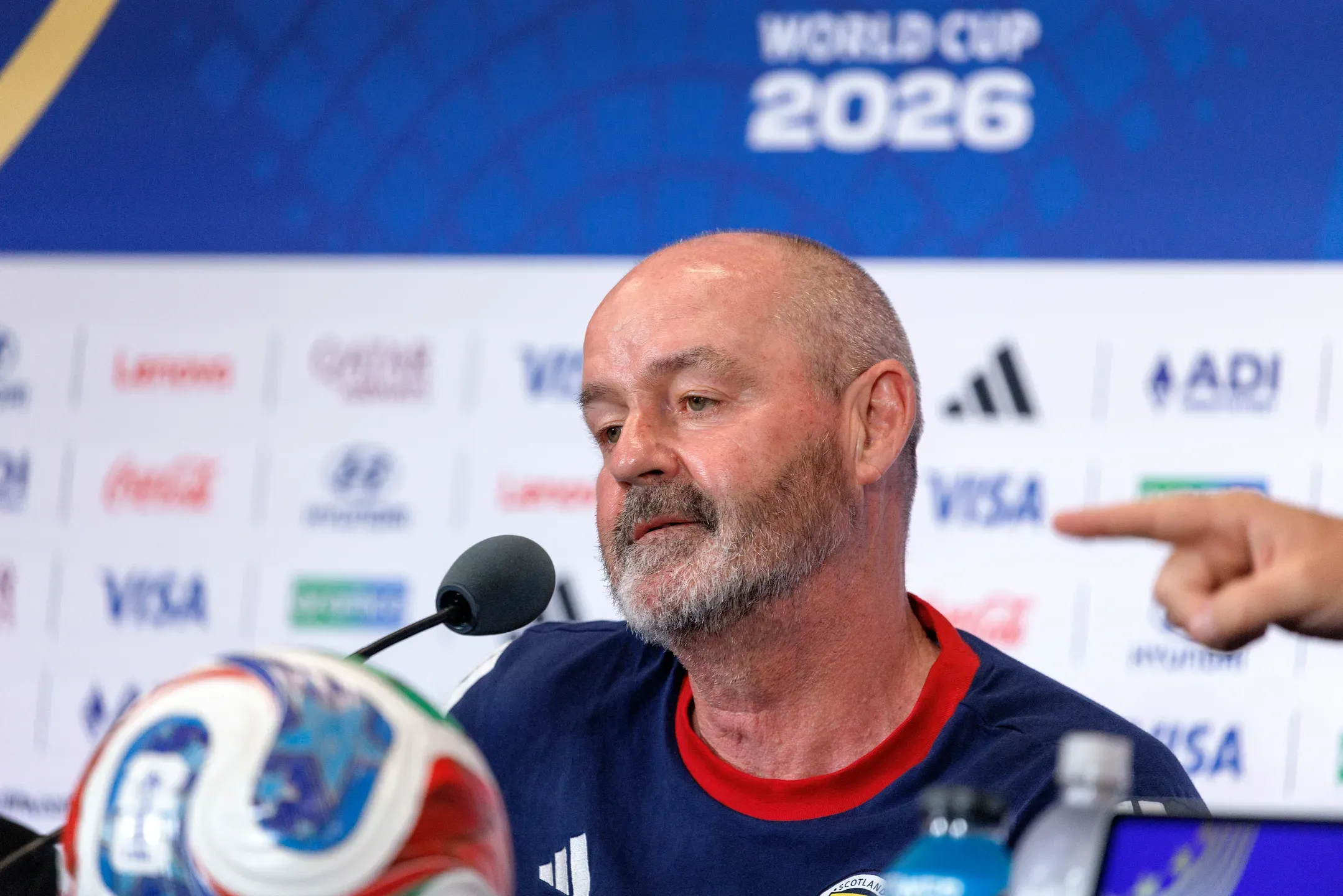 OFICIAL: Steve Clarke deixa comando técnico da Escócia