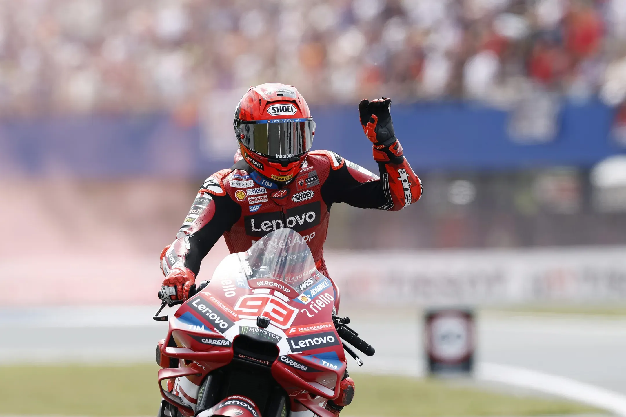 Marc Márquez conquista a pole no Sachsenring e Bezzecchi fratura a clavícula