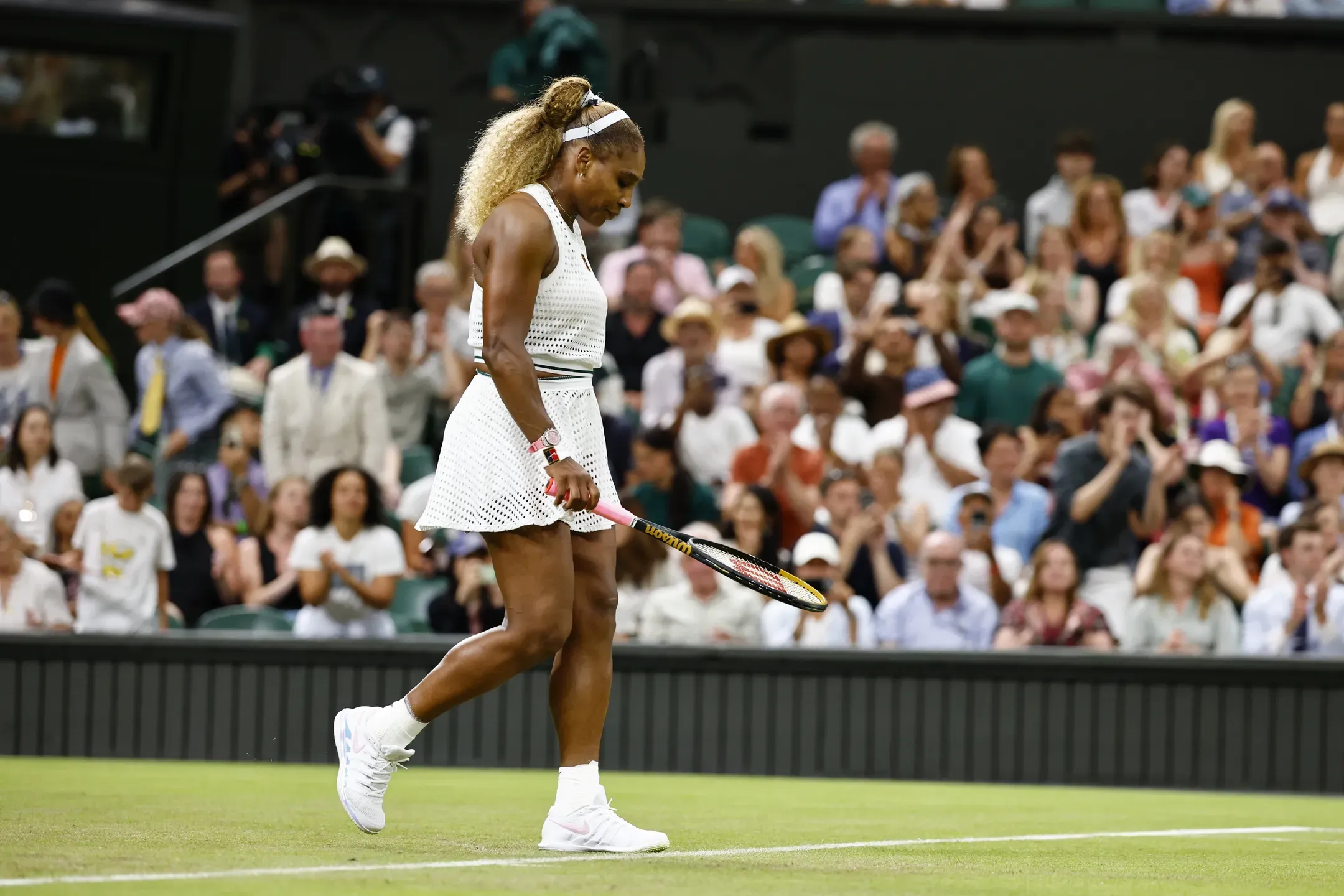 Serena Williams desiste de pares em Wimbledon