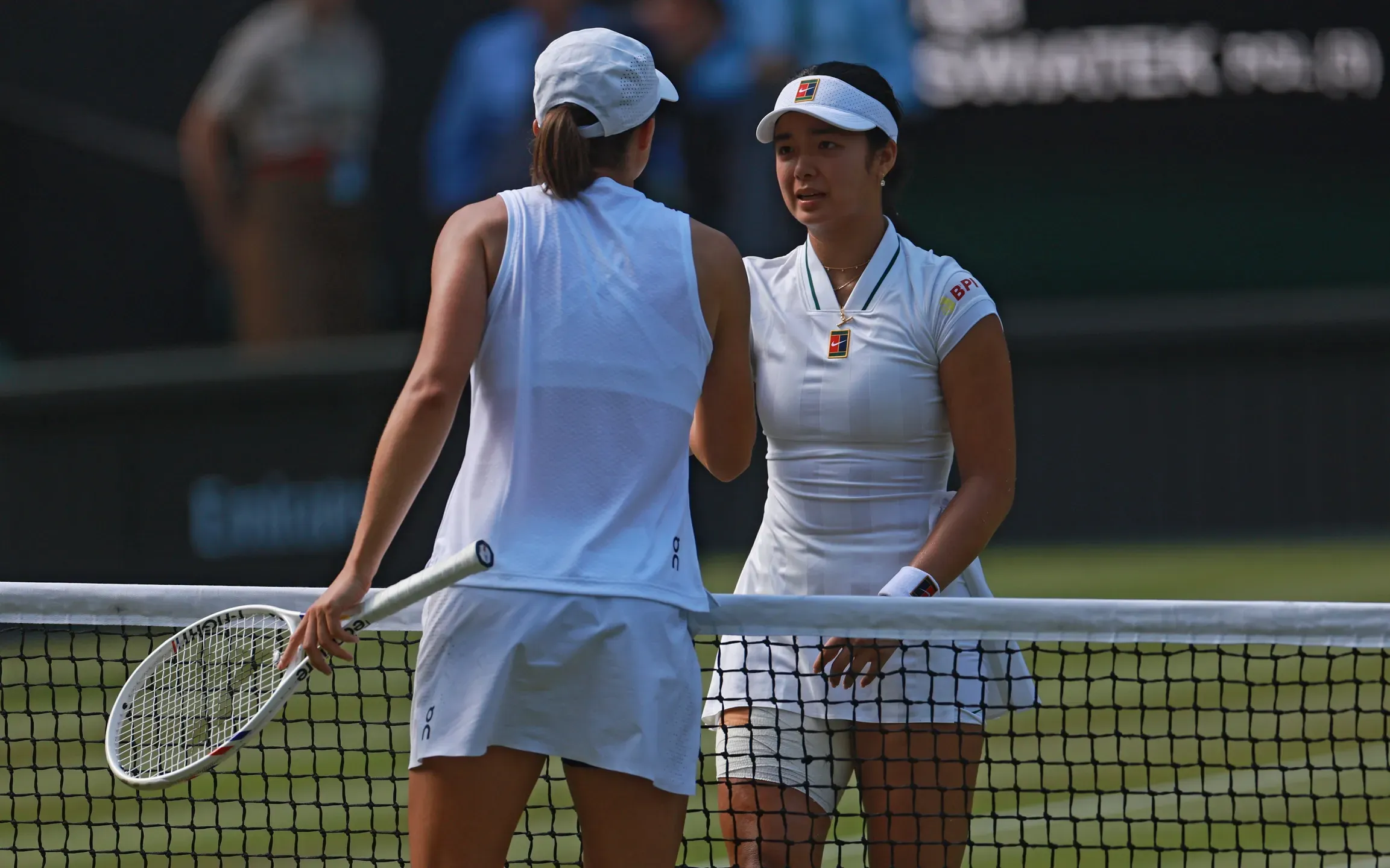 Campeã em título eliminada em Wimbledon