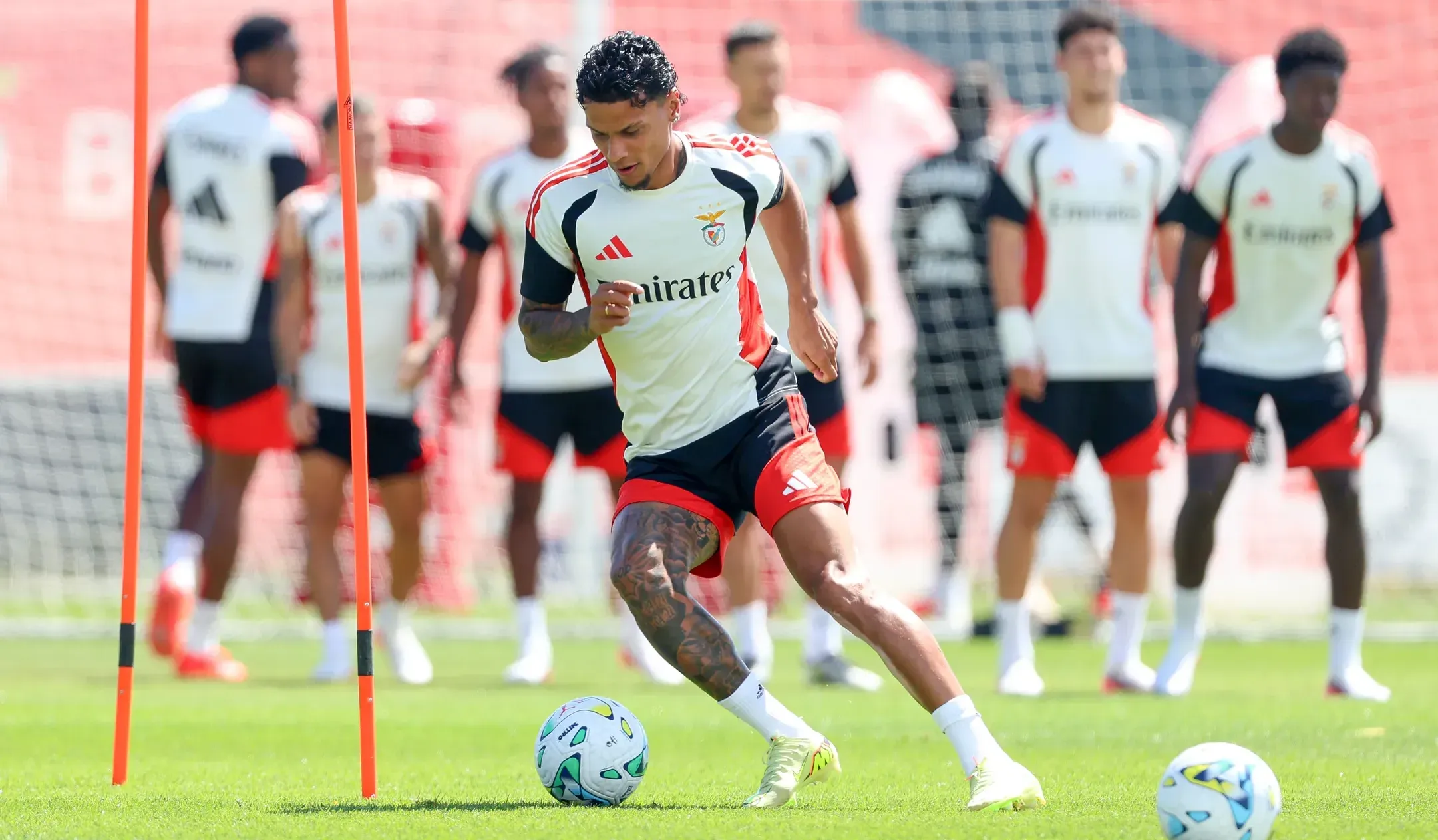 Besiktas na frente da corrida por Richard Ríos