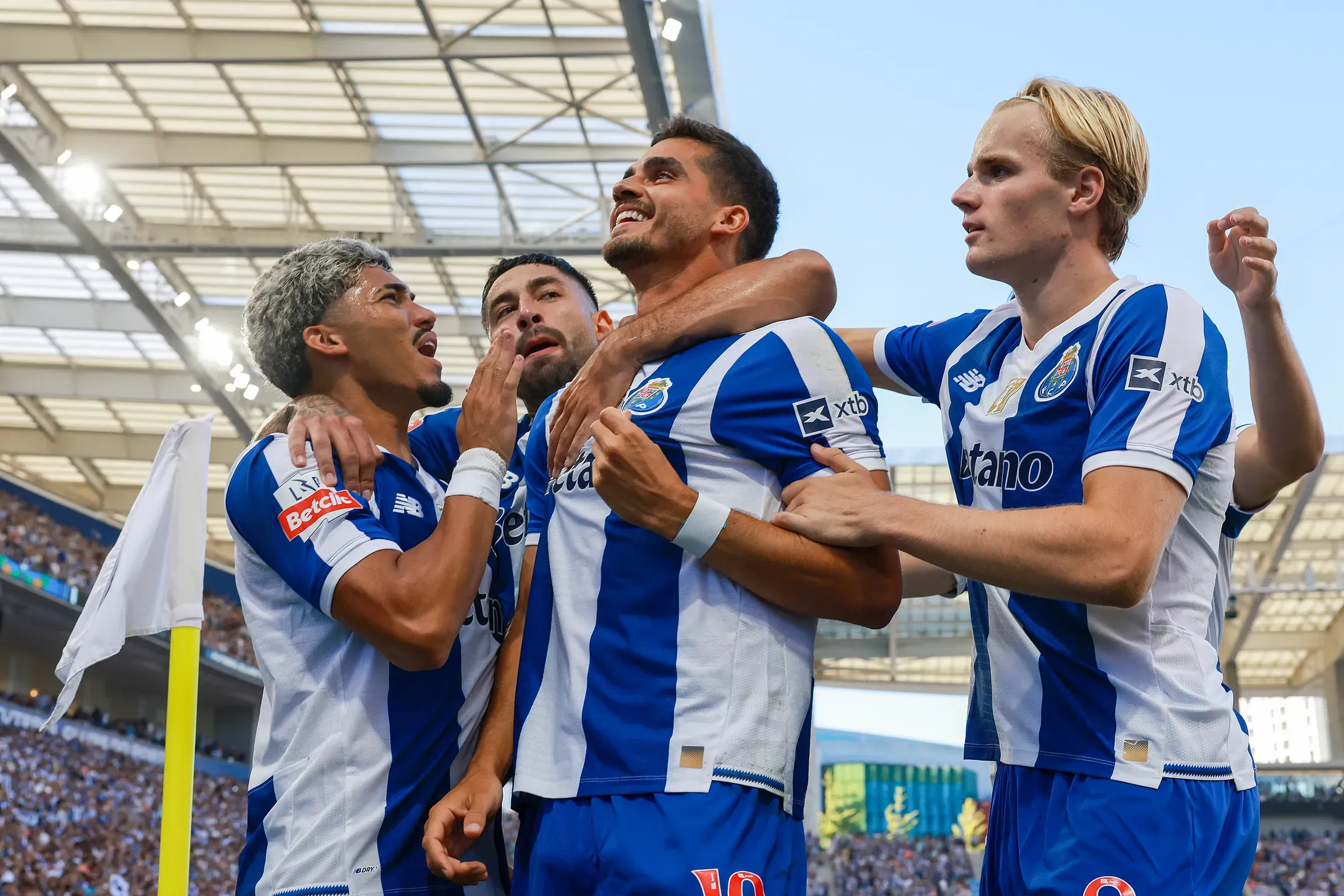 Campeão entra a vencer na Liga