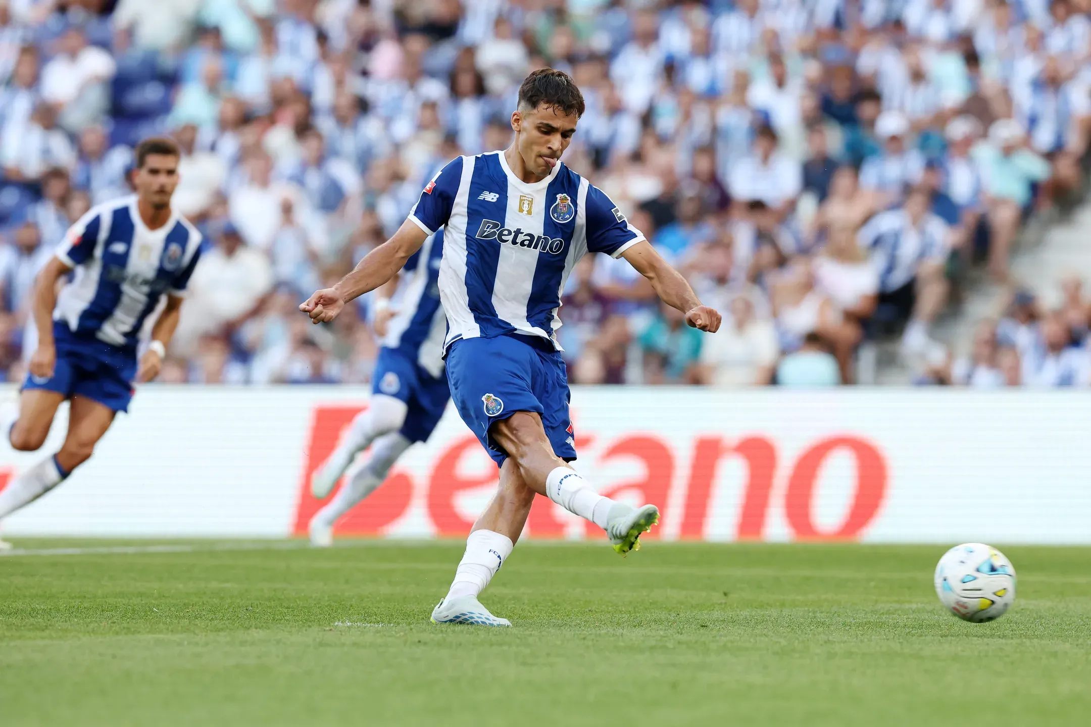 FC Porto volta a marcar (2-0 )