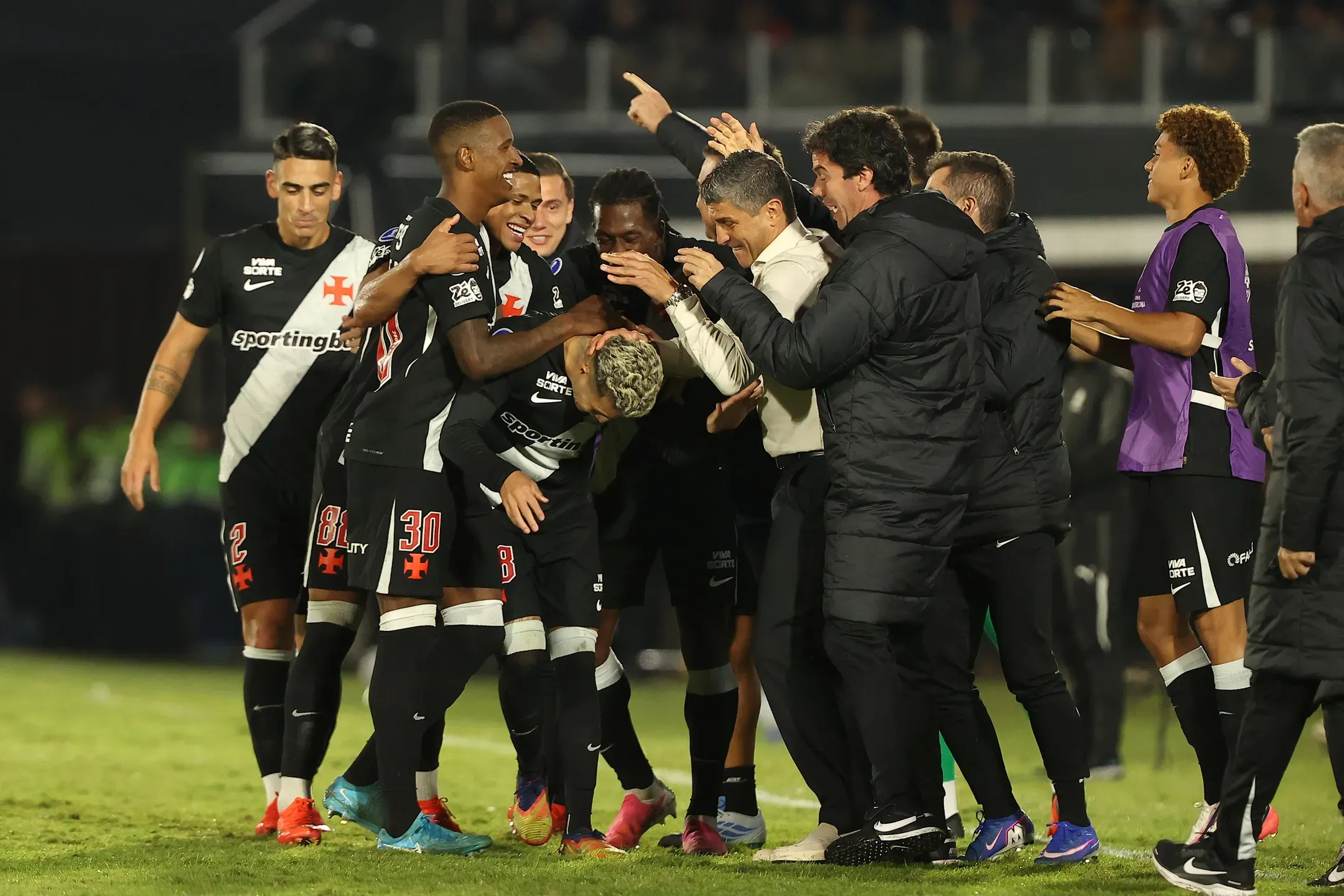Pedro Emanuel bate Artur Jorge em São Januário