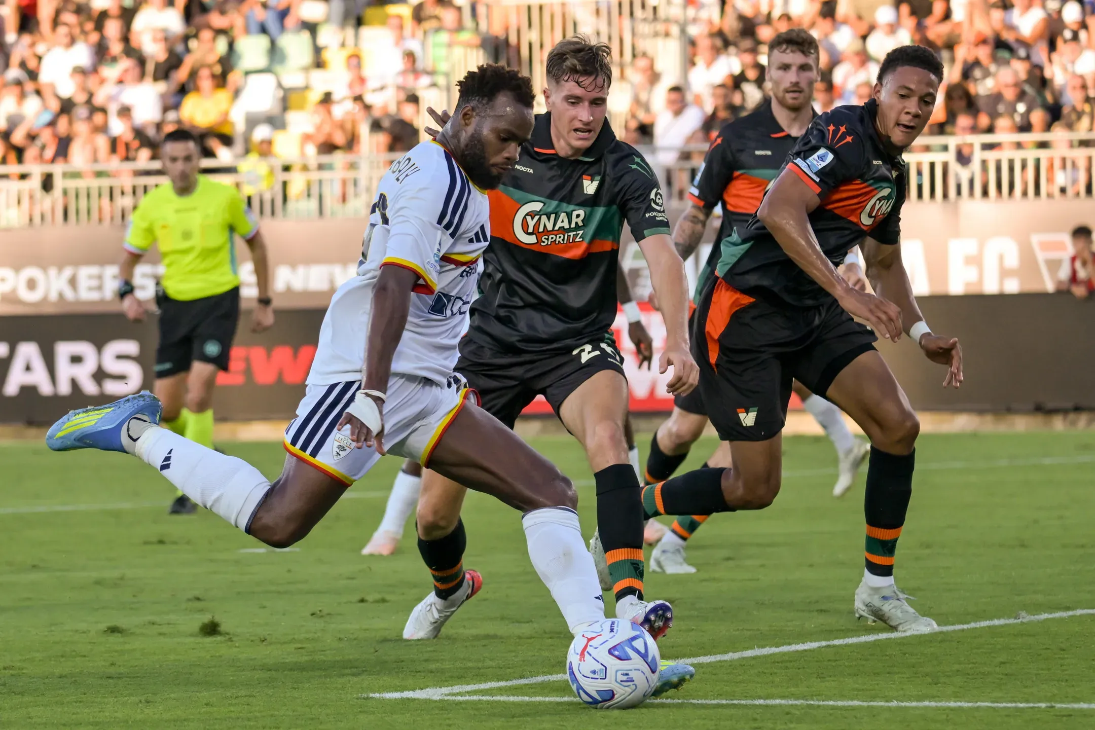 Tiago Gabriel marca e Lecce vence