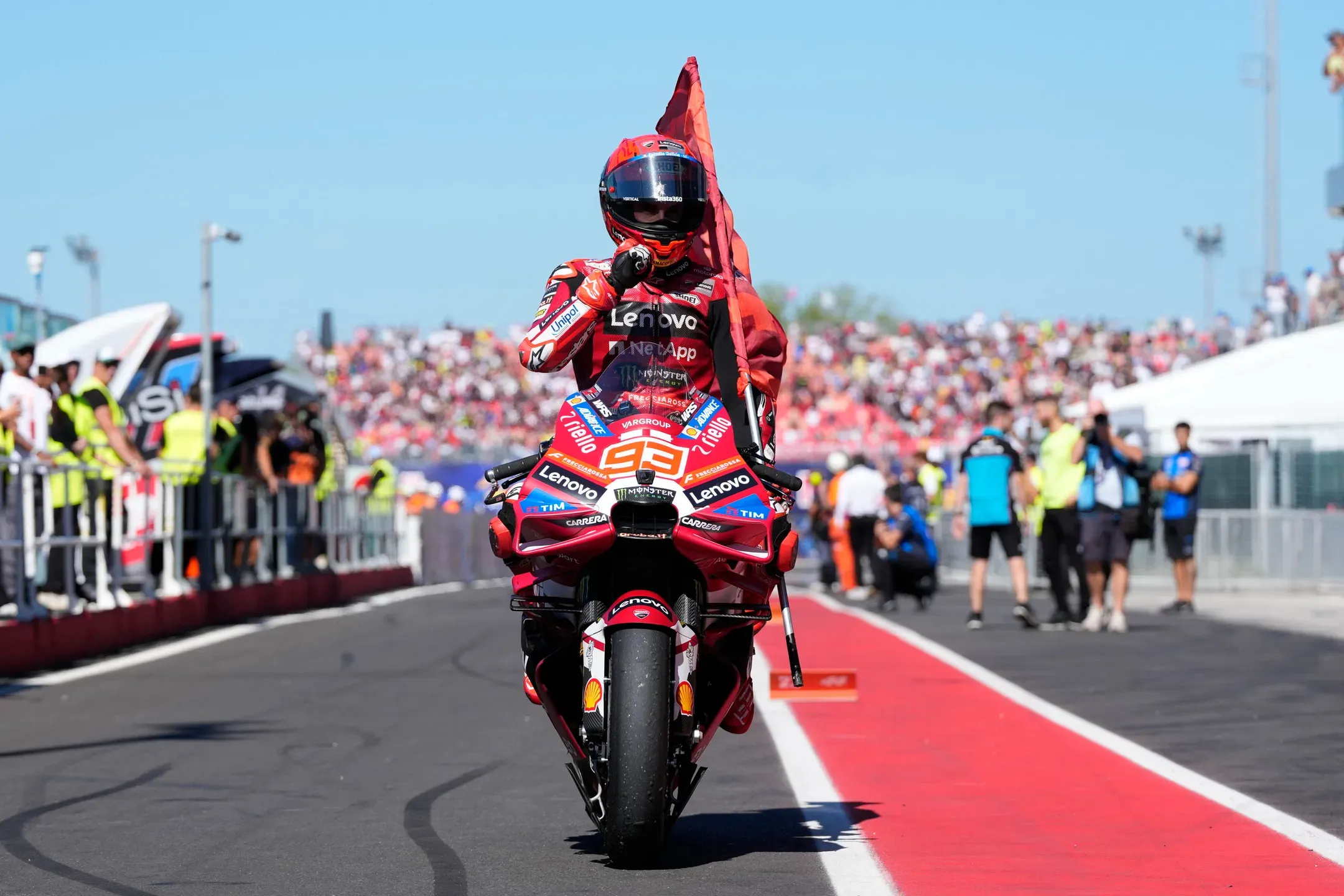 Marc Márquez vence em Misano e assume liderança