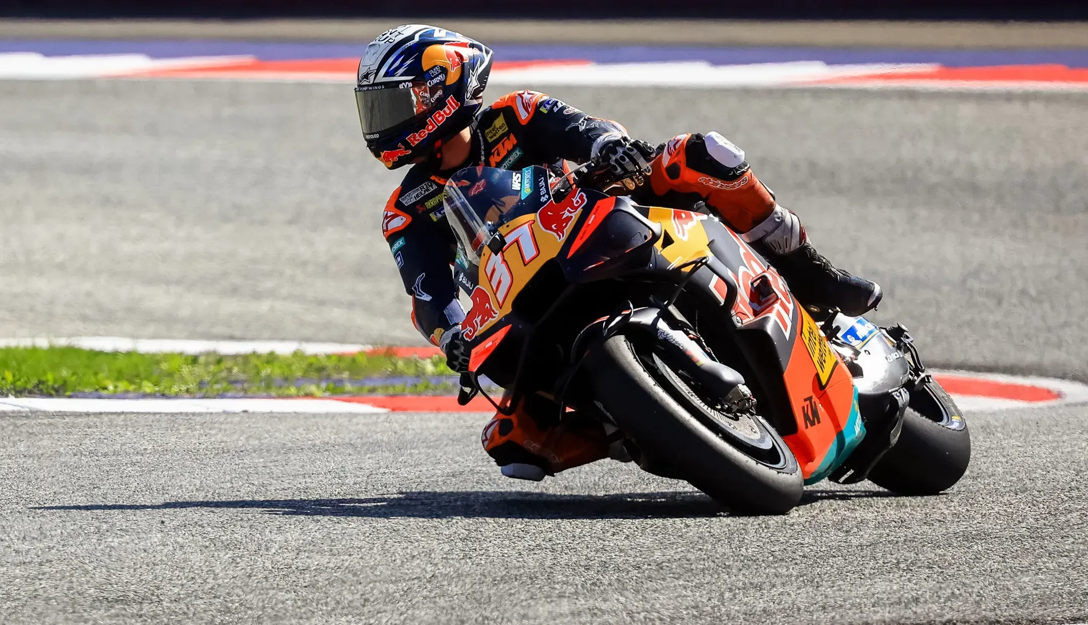 Pedro Acosta vence sprint em Sepang