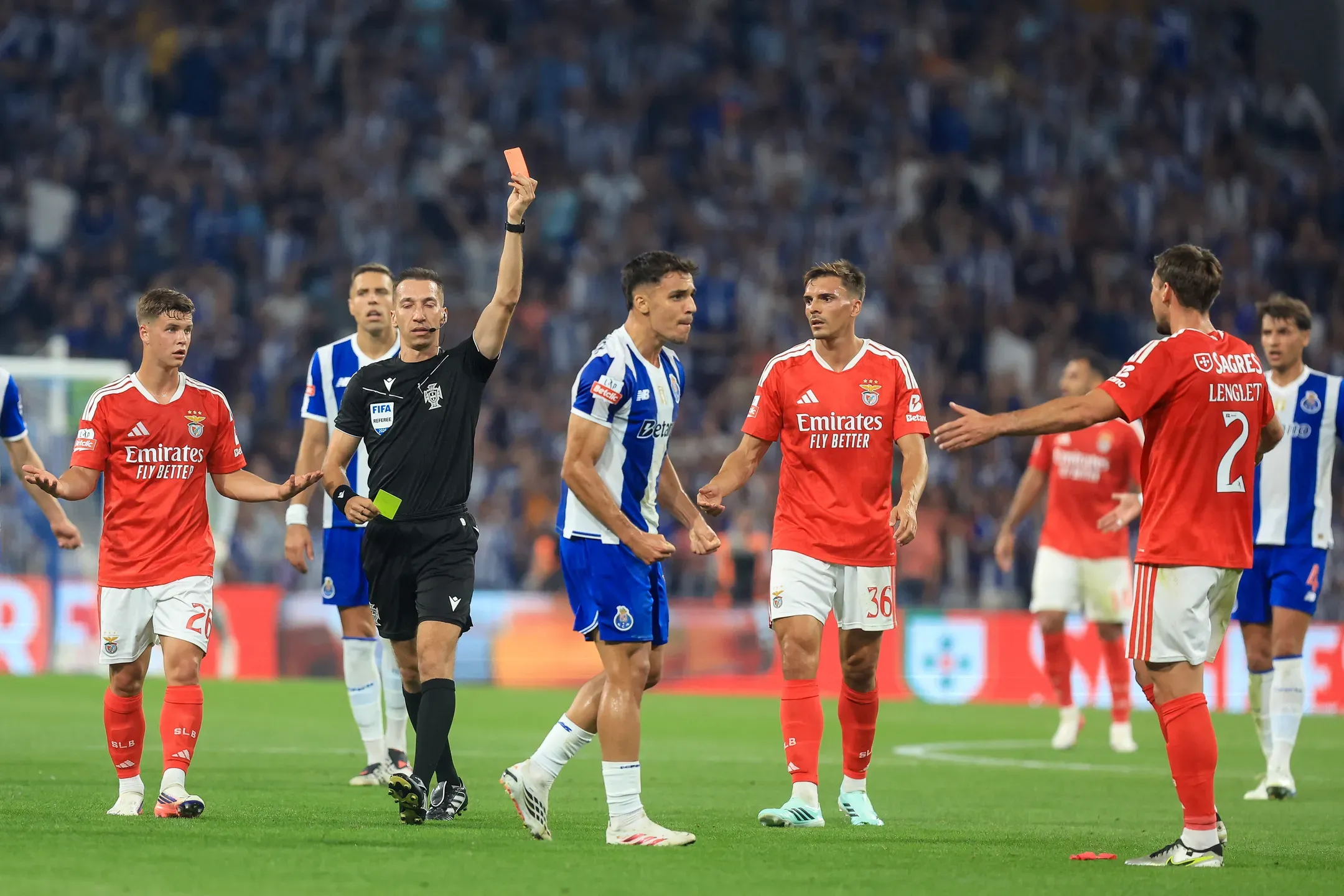 Veja os lances polémicos do clássico