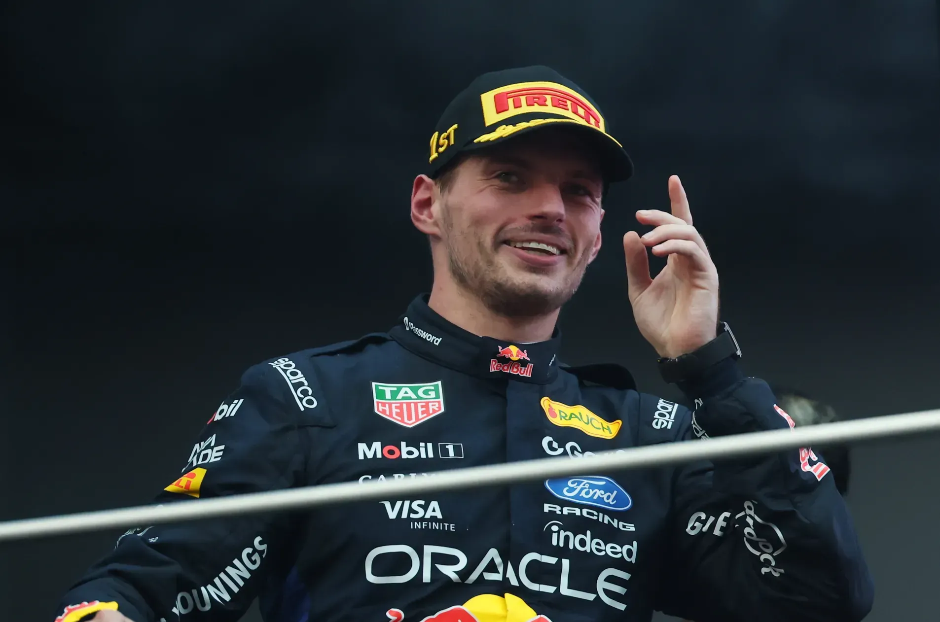 Max Verstappen vence sprint caótica em Singapura