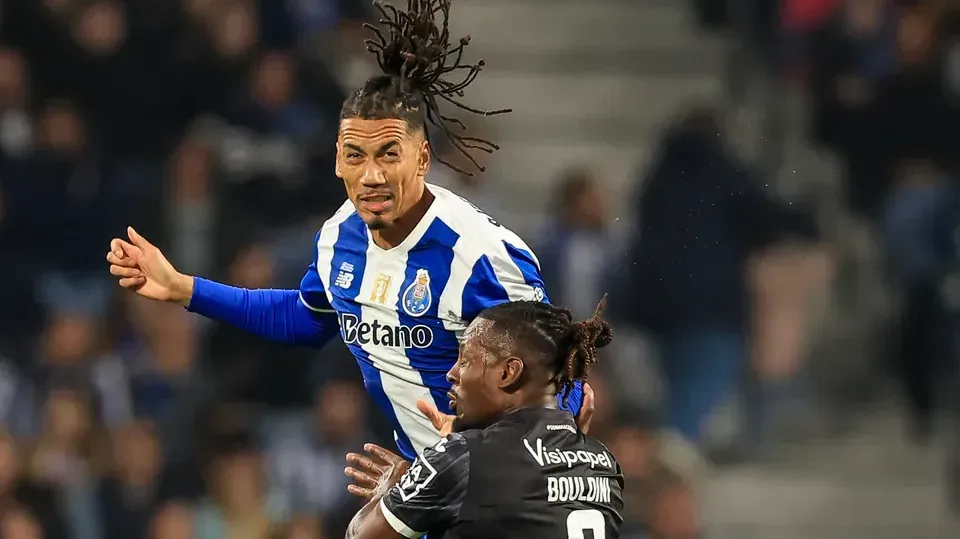 Chris Smalling sai direto para o balneário