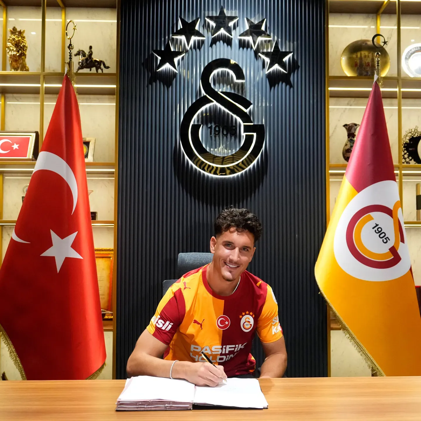 Oficial: Deniz Gul é reforço do Galatasaray 