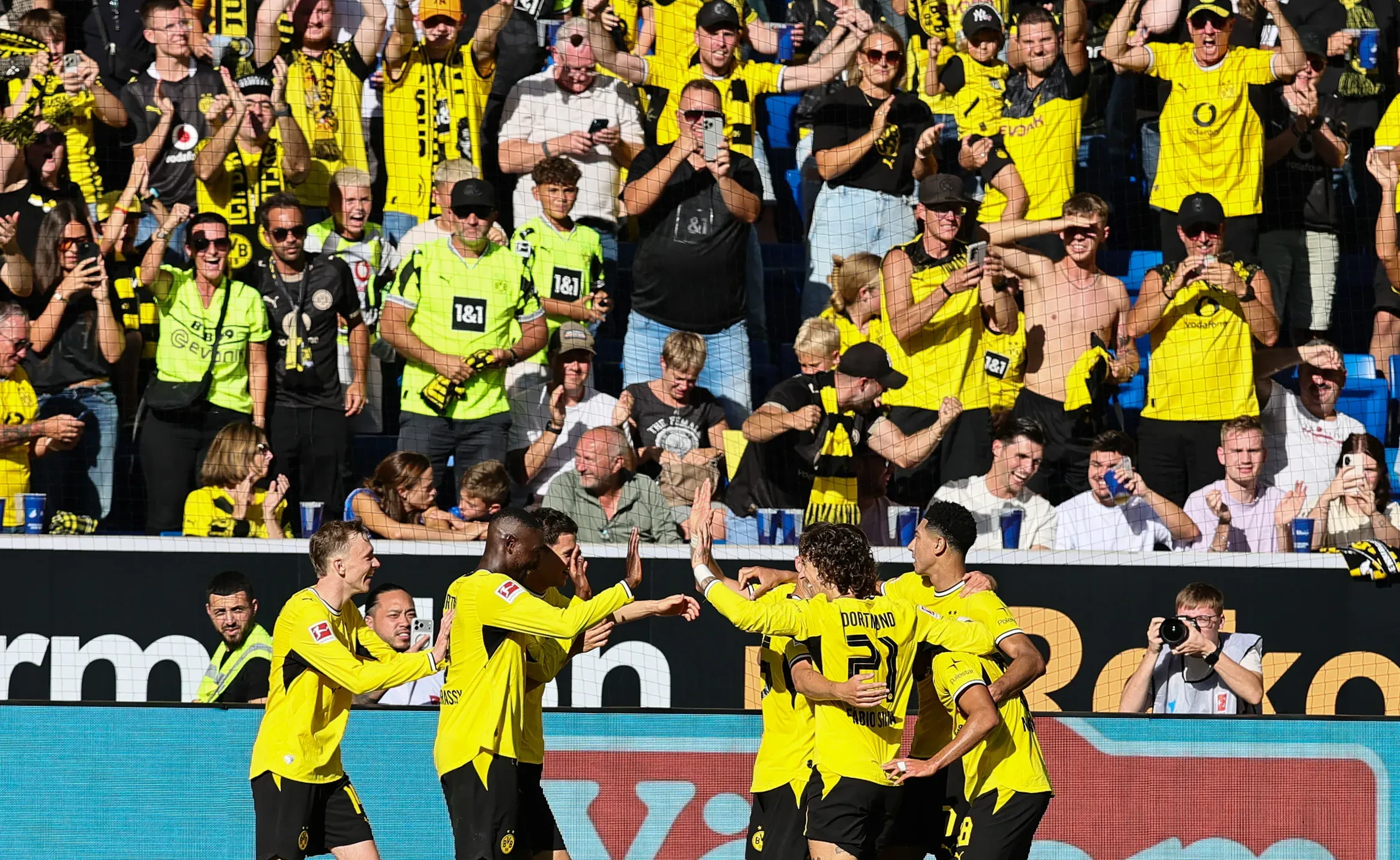Dortmund consegue reviravolta com golo português