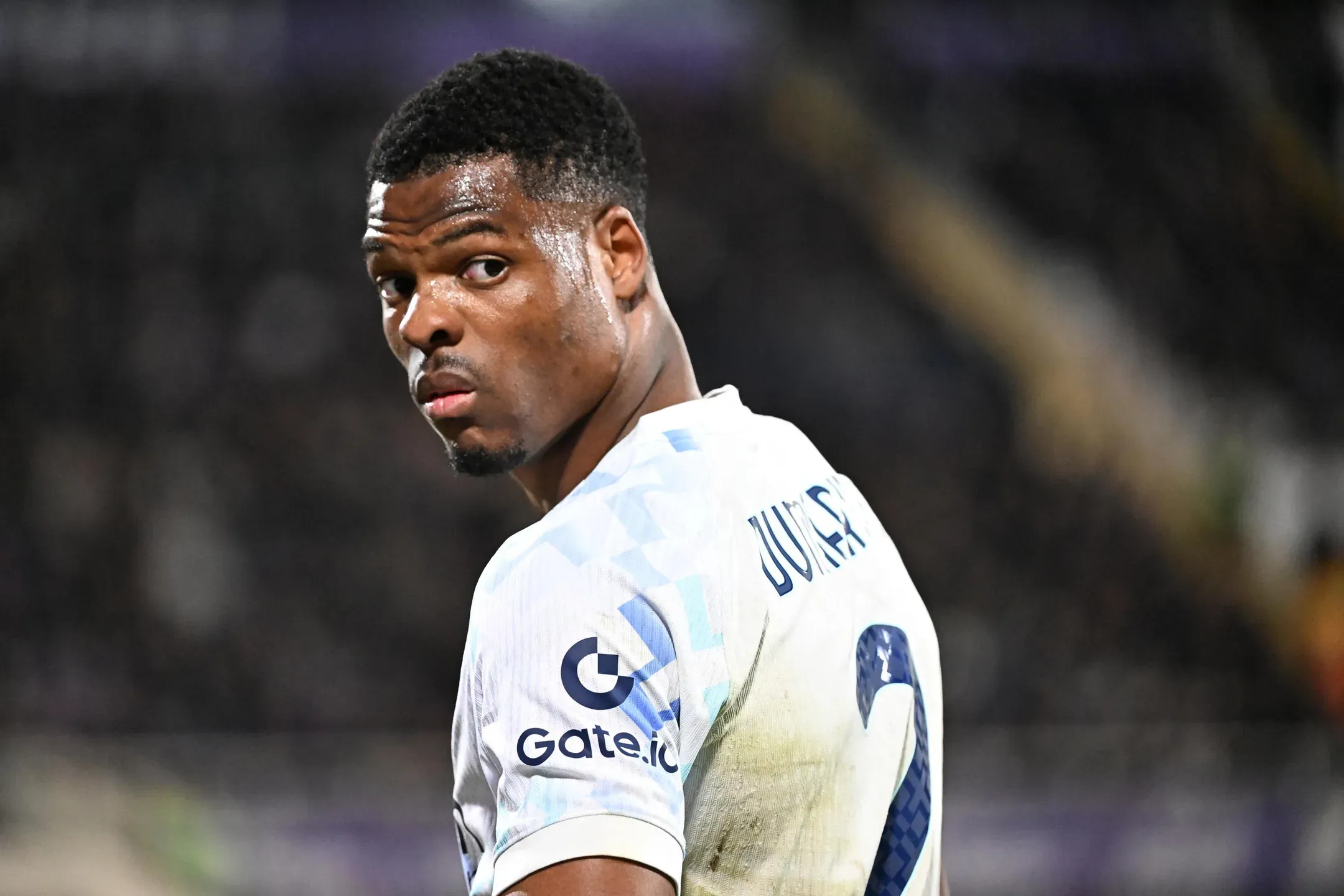 Dumfries próximo do Real Madrid